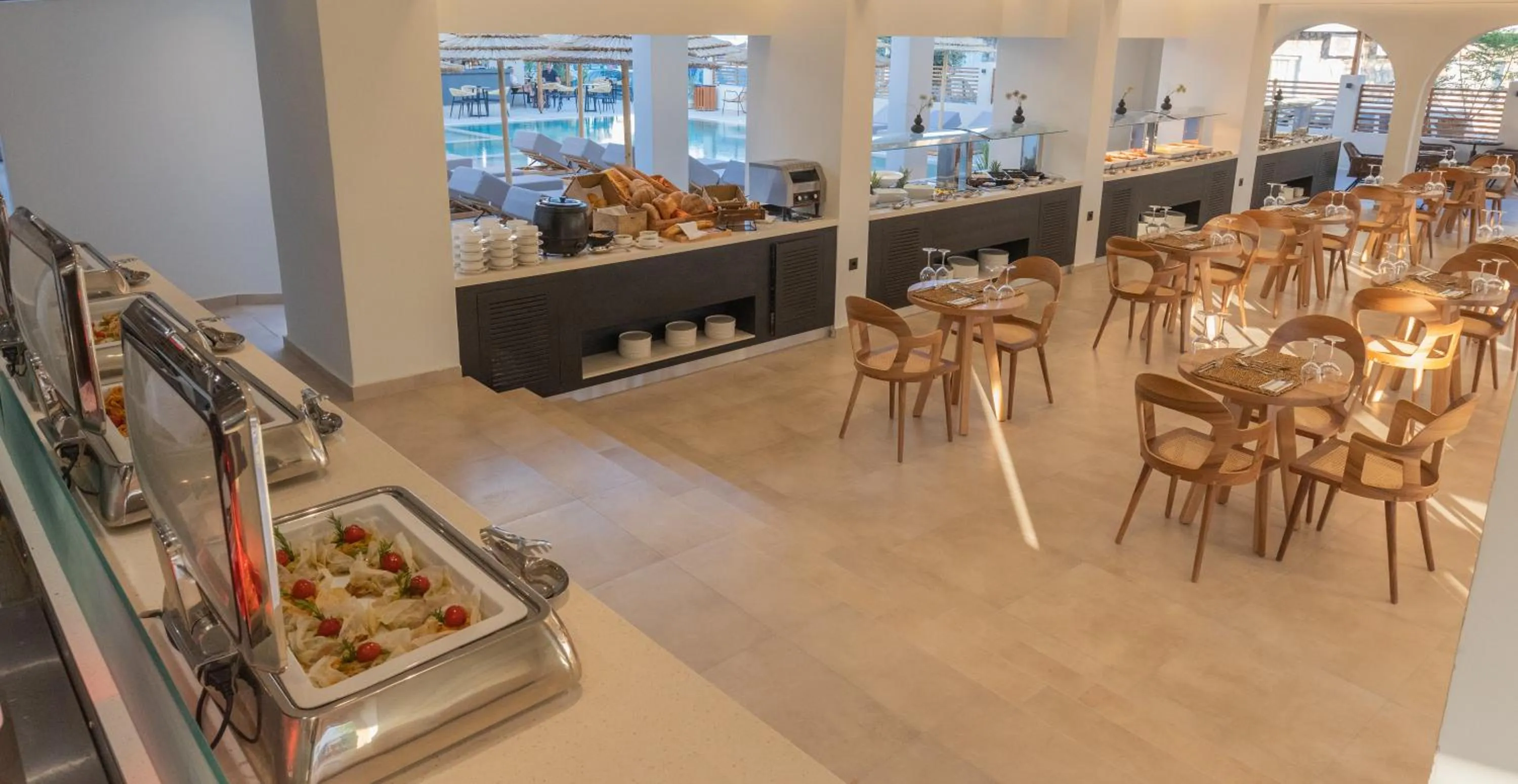 Restaurant/places to eat in Cabana Blu Hotel & Suites