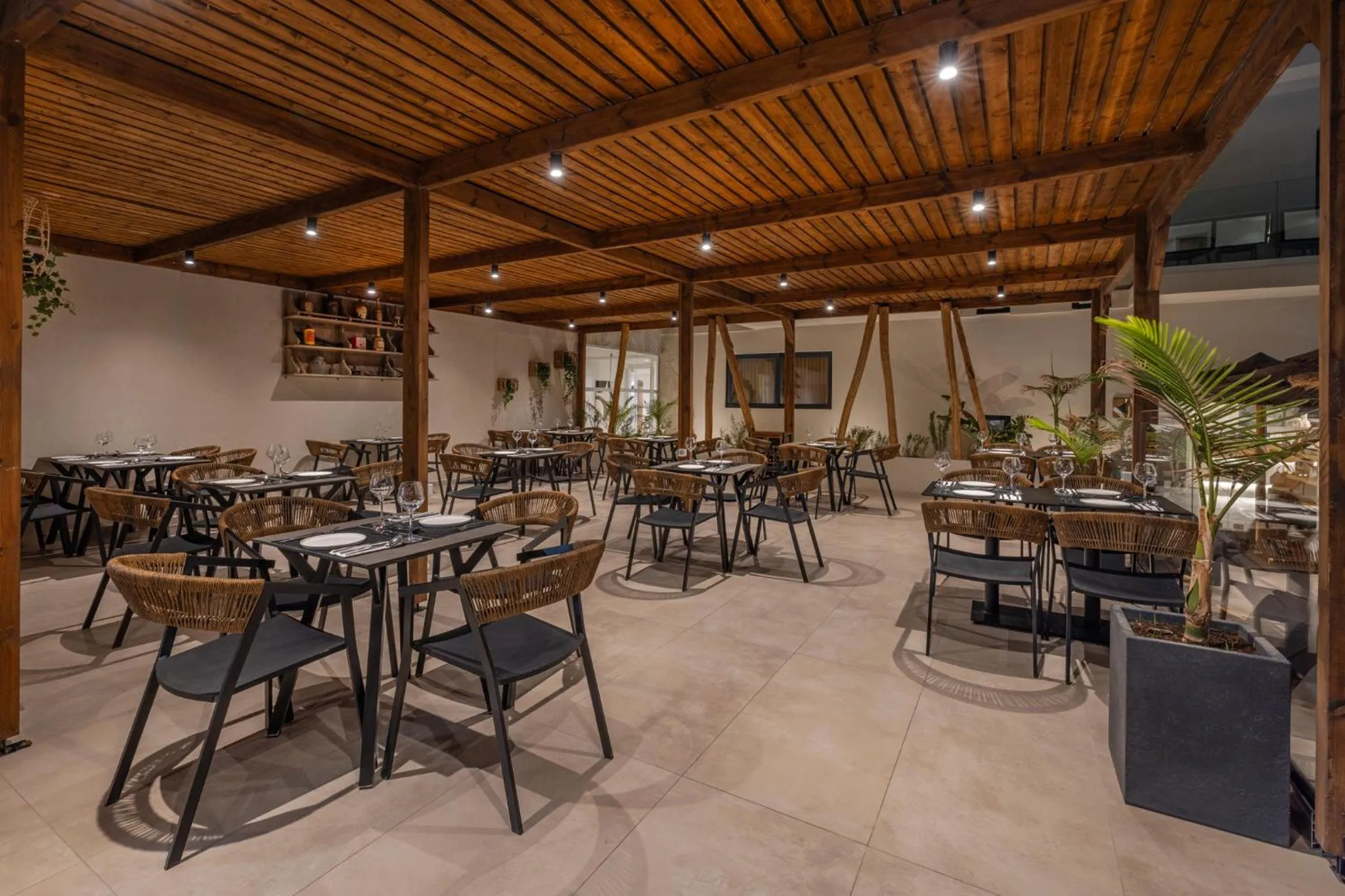 Restaurant/places to eat in Cabana Blu Hotel & Suites