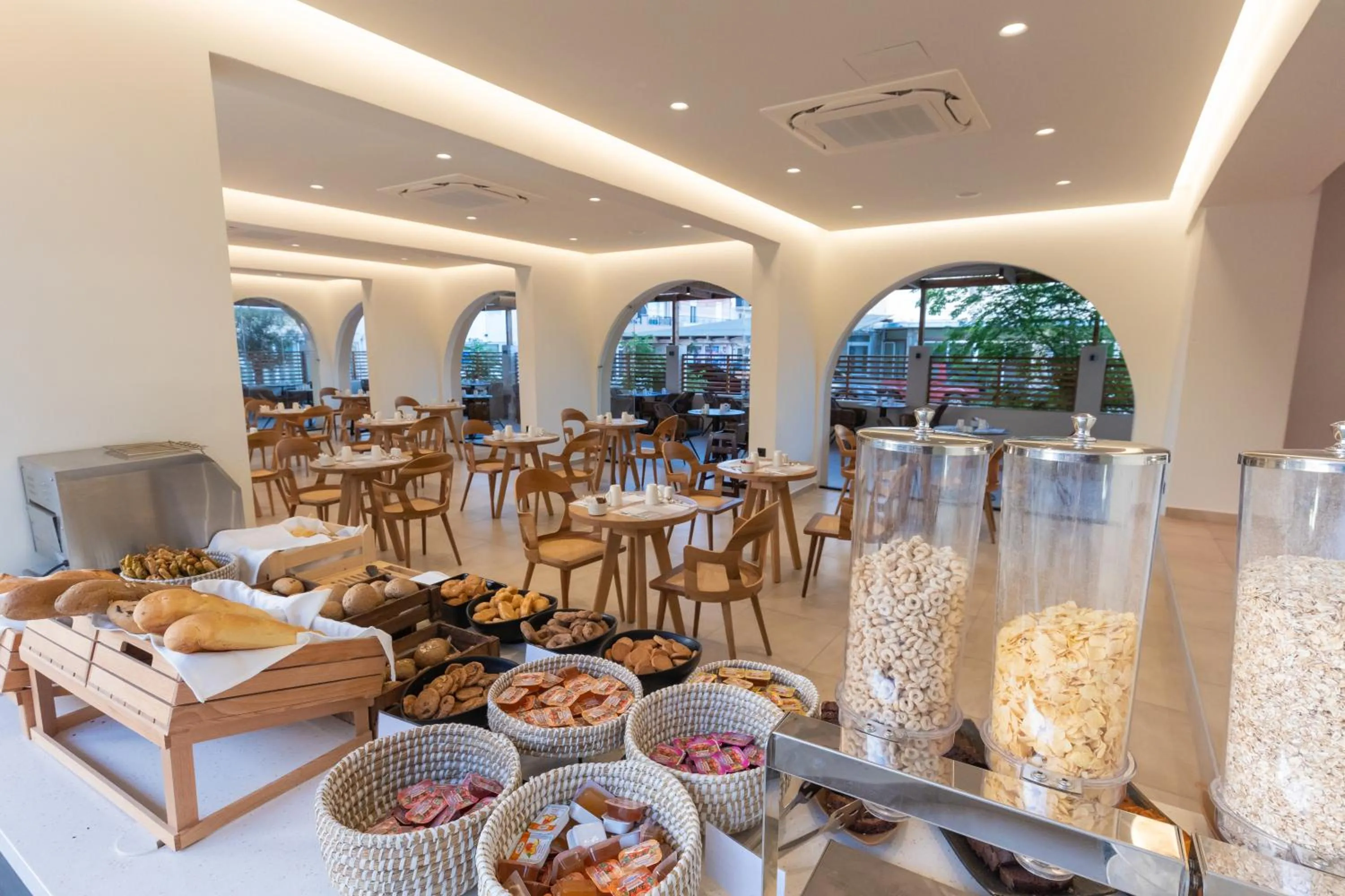 Restaurant/places to eat in Cabana Blu Hotel & Suites