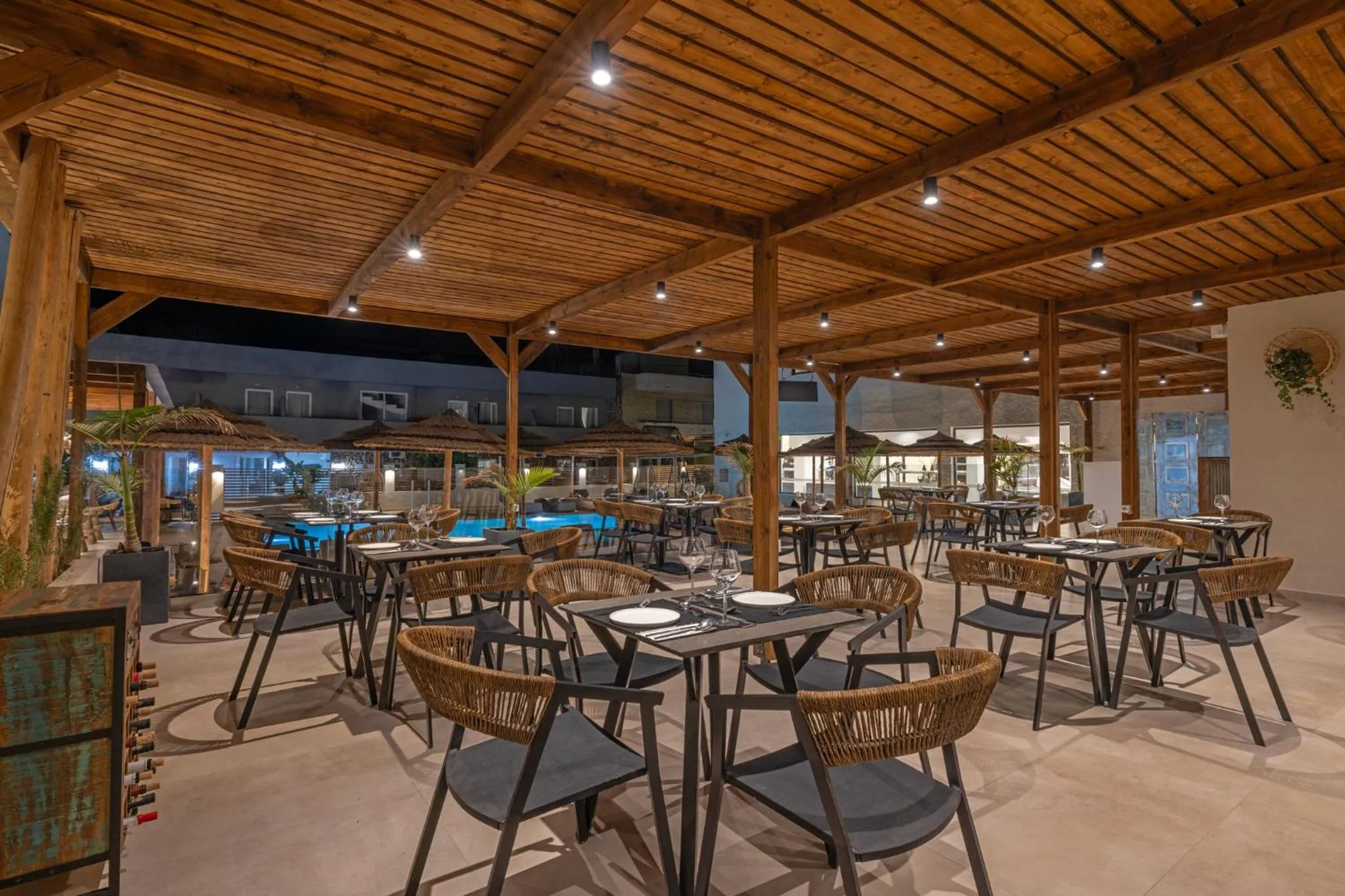 Restaurant/places to eat in Cabana Blu Hotel & Suites