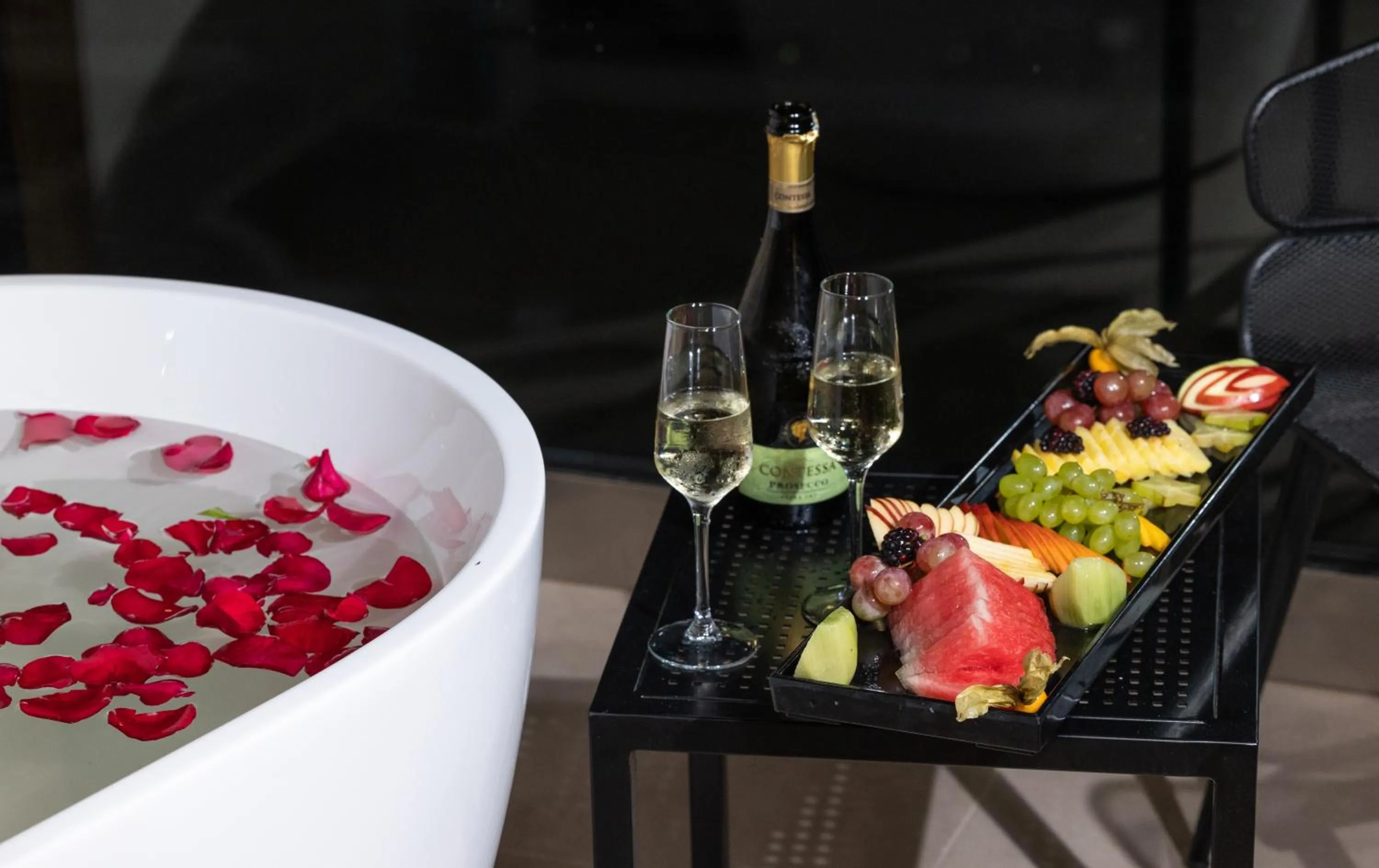 Hot Tub in Cabana Blu Hotel & Suites