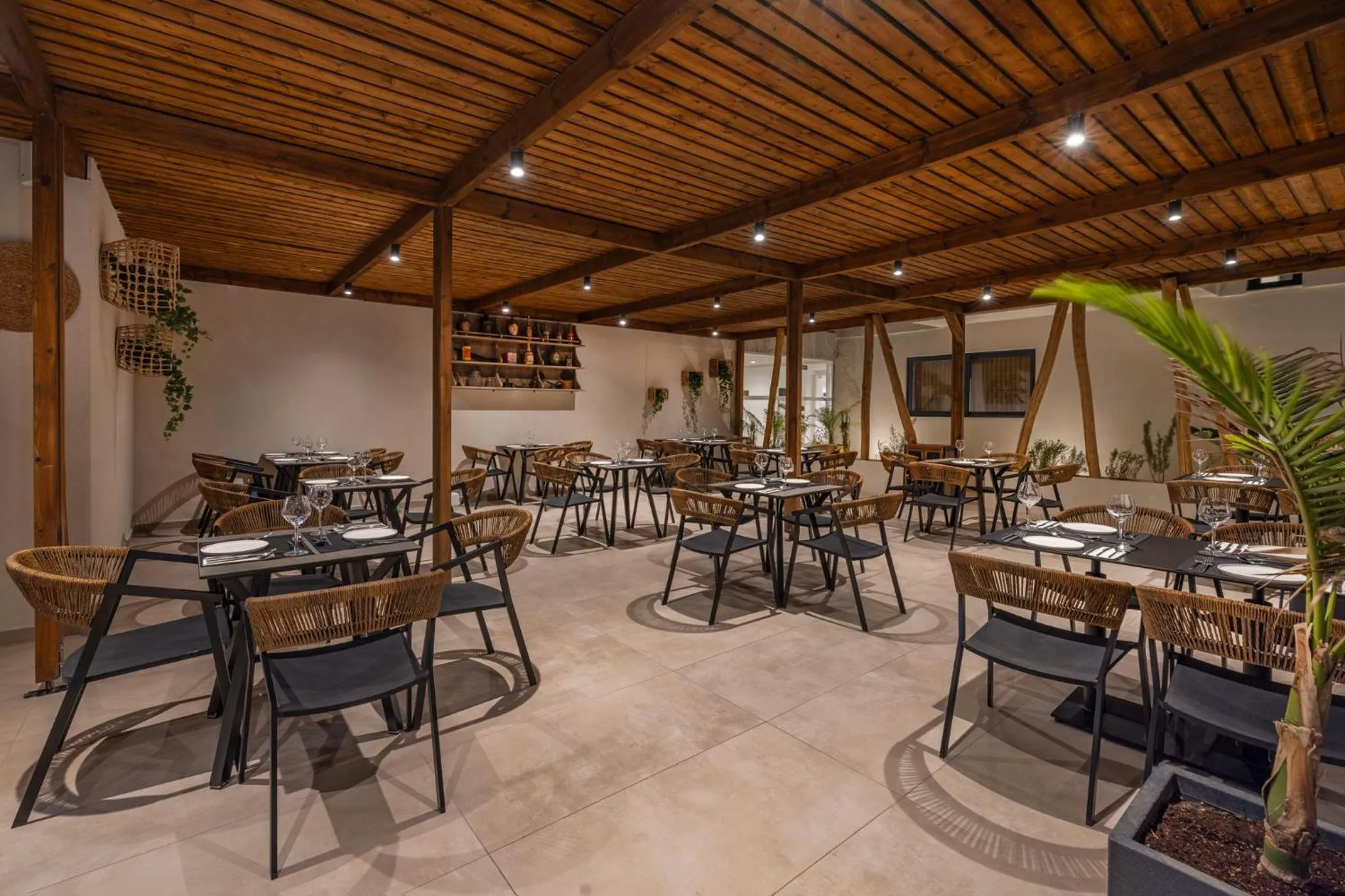 Restaurant/places to eat in Cabana Blu Hotel & Suites