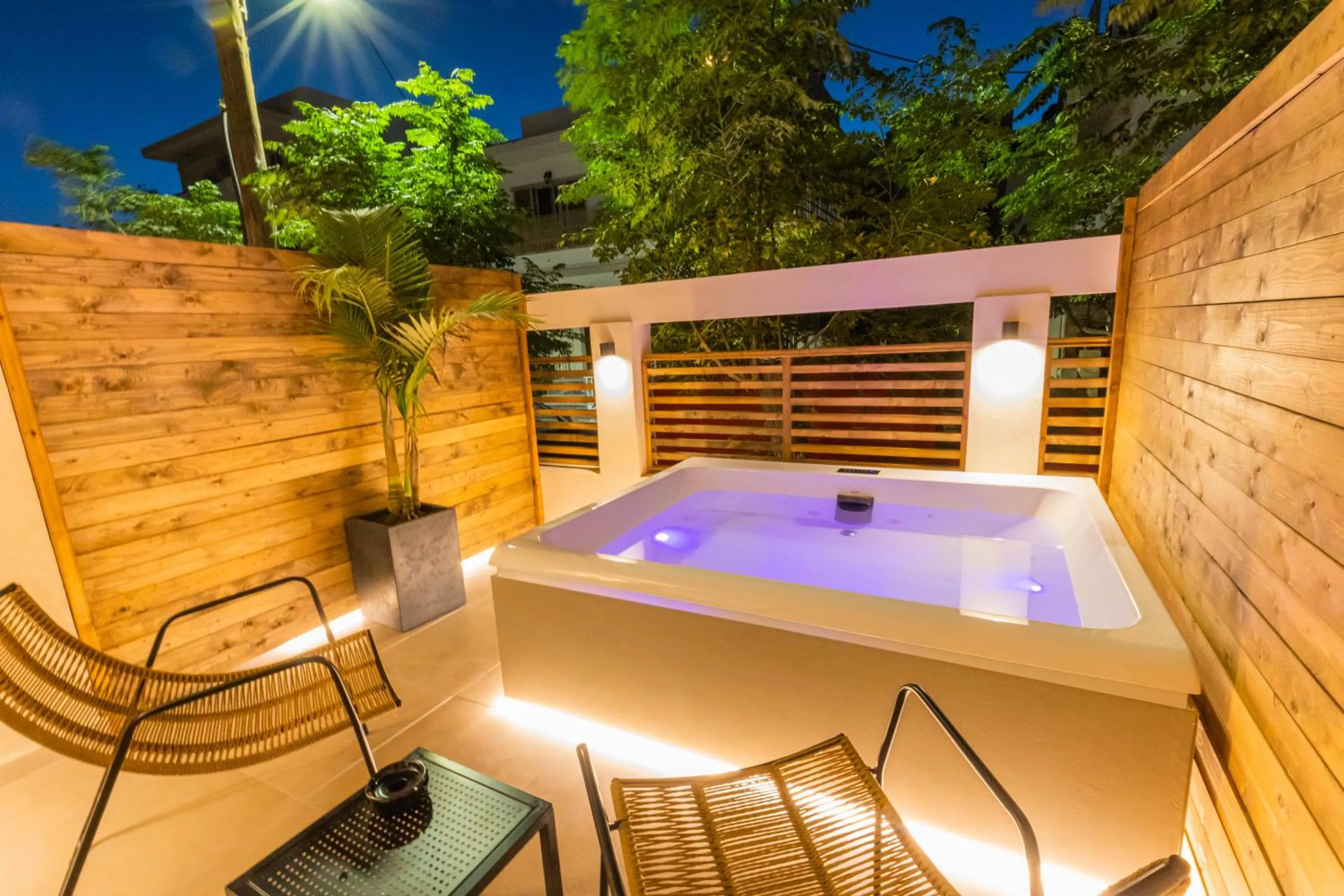 Hot Tub in Cabana Blu Hotel & Suites