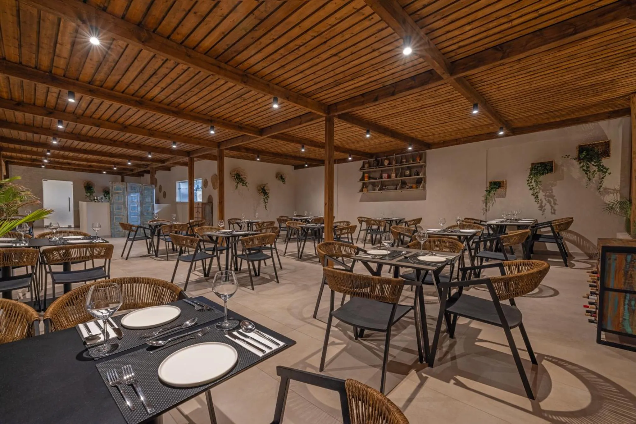 Restaurant/places to eat in Cabana Blu Hotel & Suites