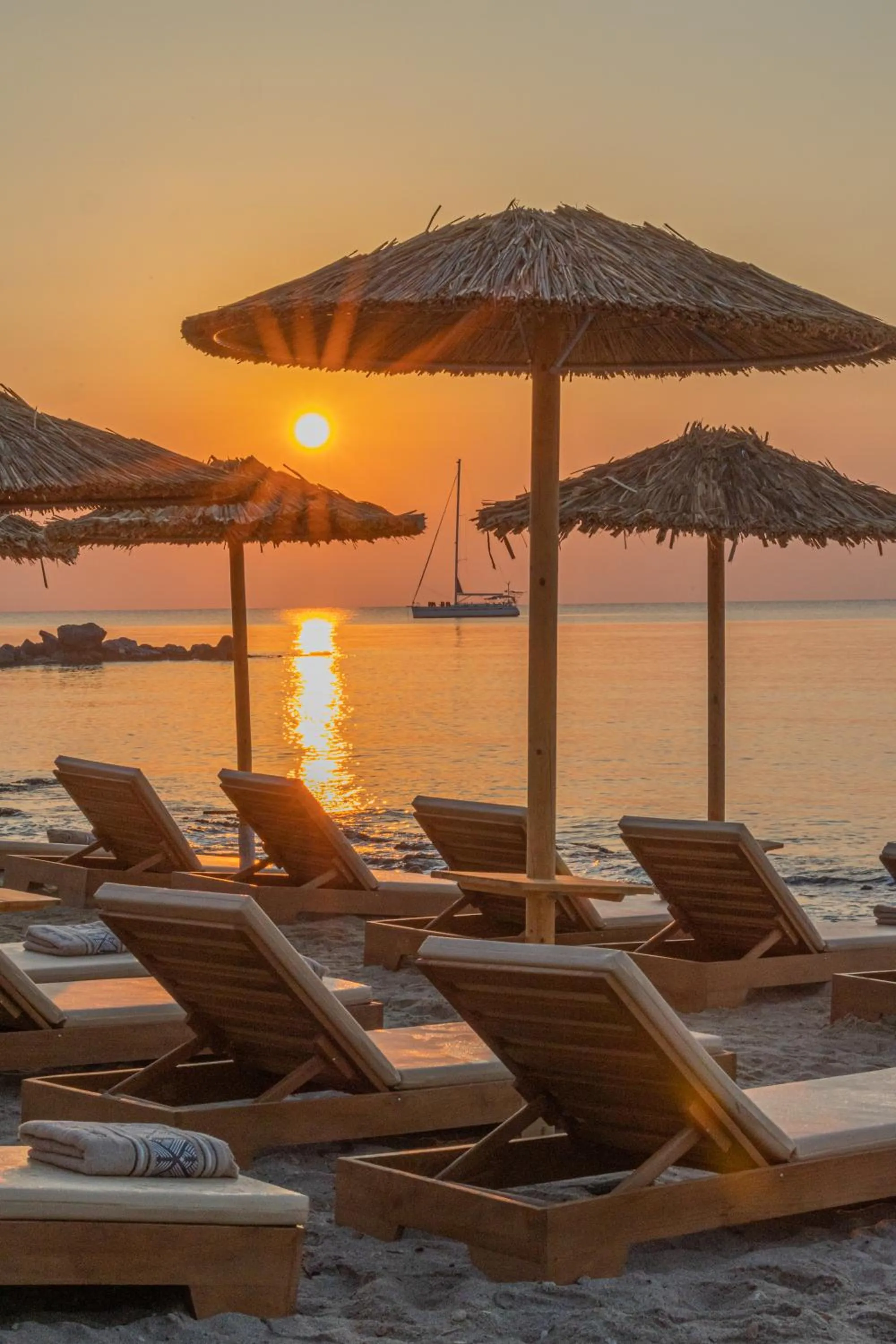 Beach in Cabana Blu Hotel & Suites