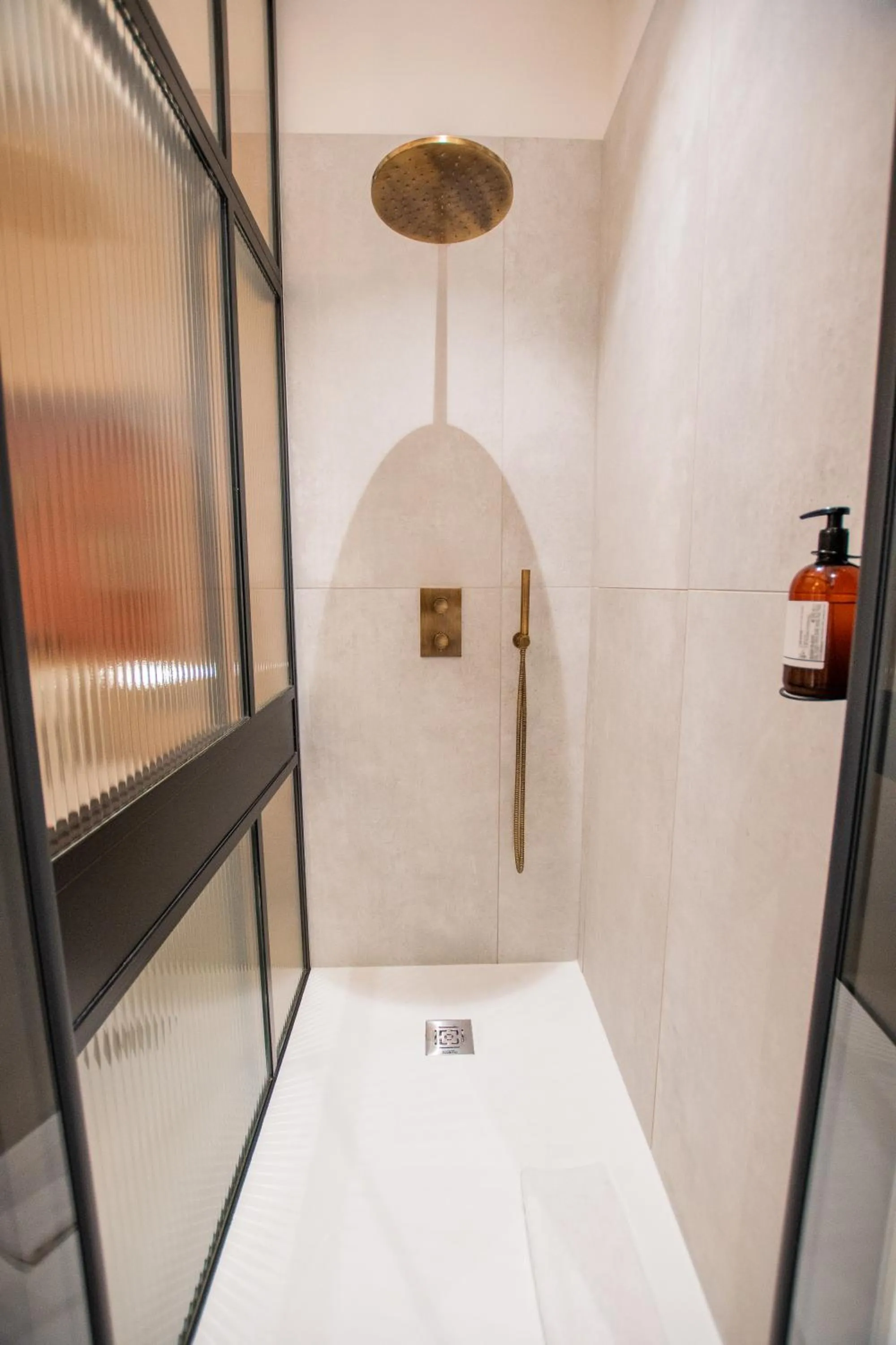 Shower in LOLA Boutique Hôtel - Bordeaux Centre