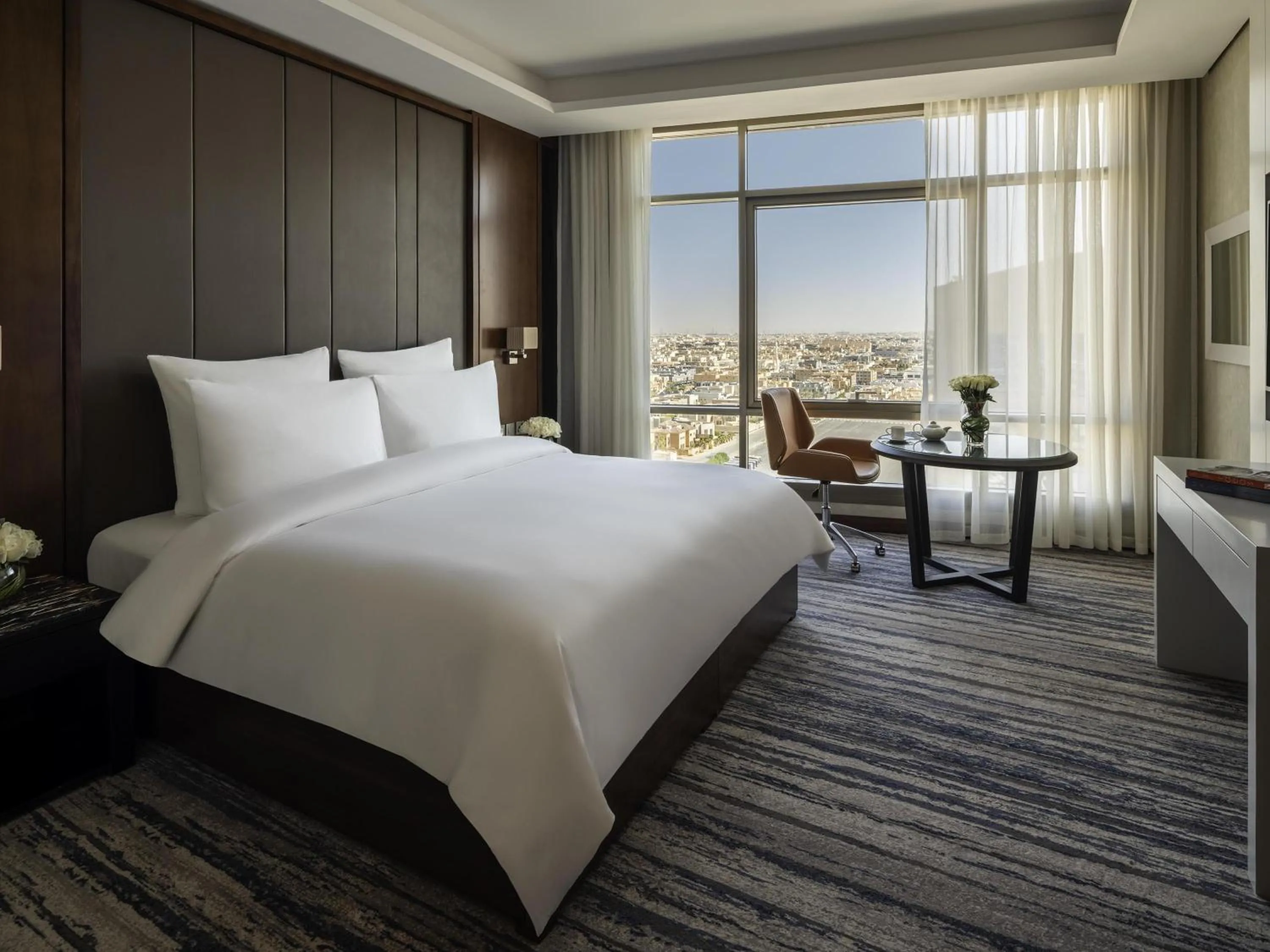 Bedroom, Bed in Movenpick Hotel and Residences Riyadh
