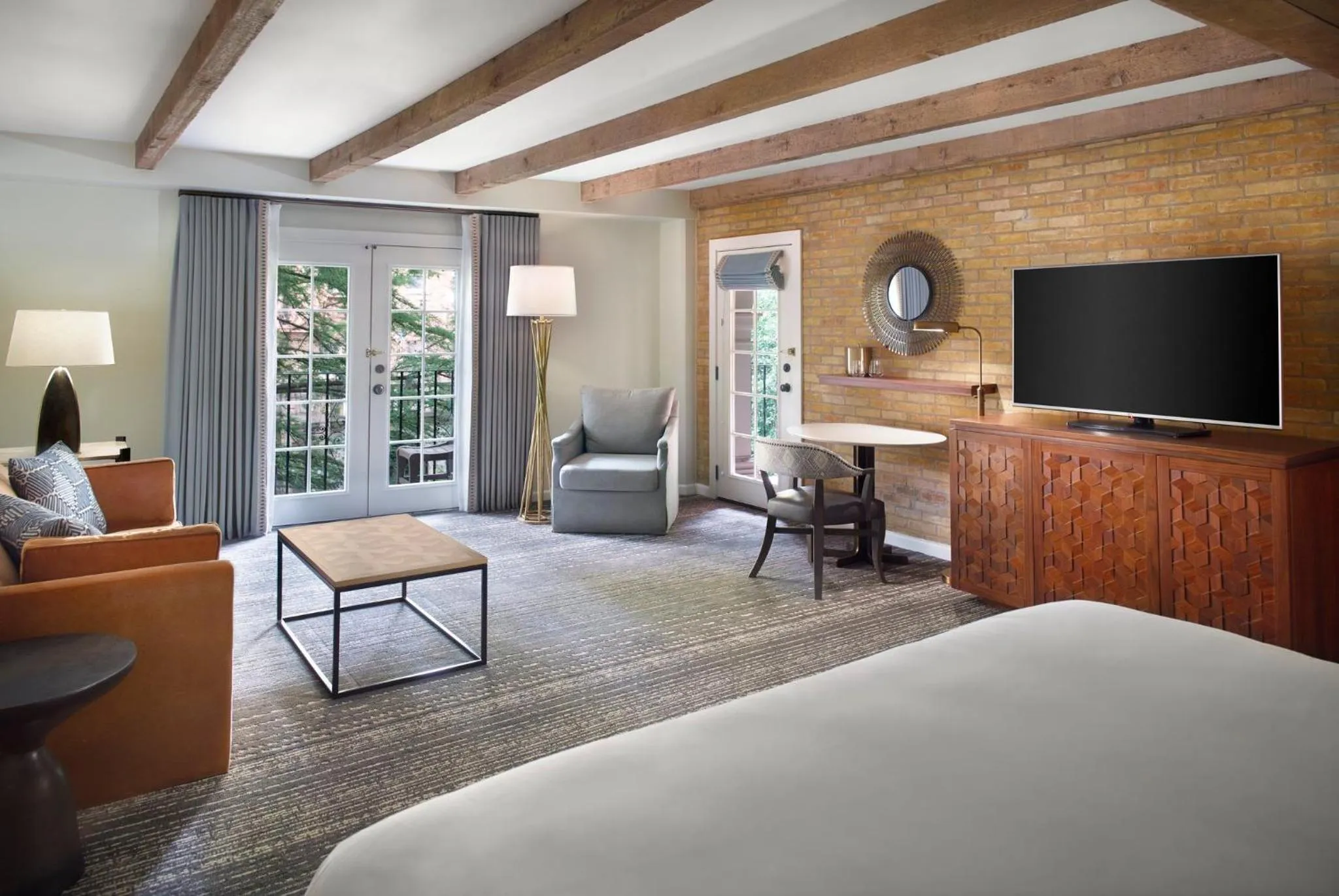 Premier Ambassador Rm 1 King with Private Balcony in Omni La Mansion del Rio