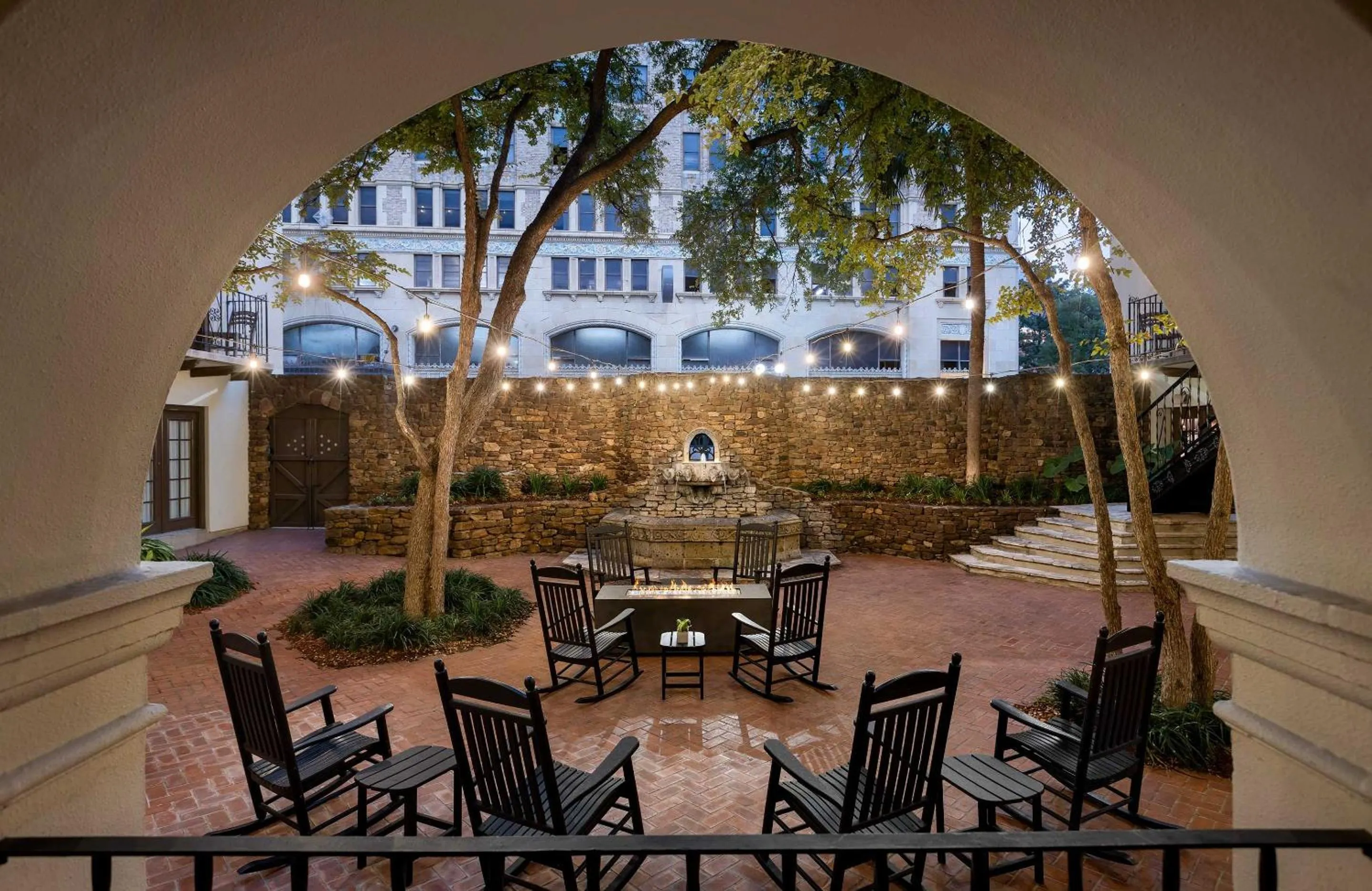 Inner courtyard view in Omni La Mansion del Rio