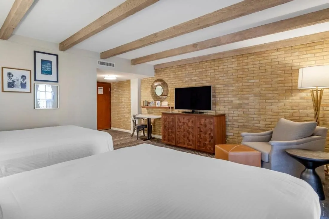 Seating area, Bed in Omni La Mansion del Rio