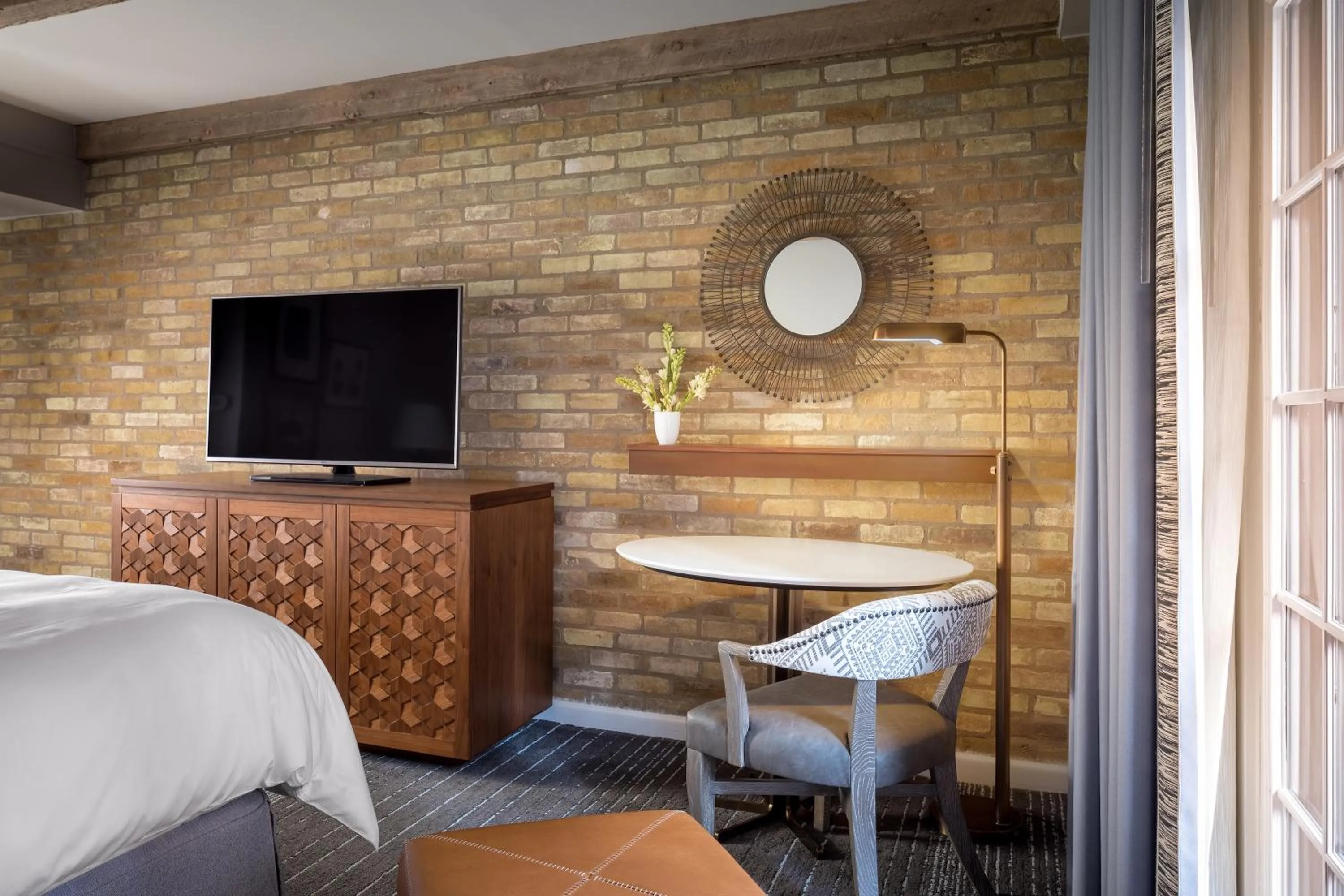 Petite Room - 1 Queen Bed in Omni La Mansion del Rio