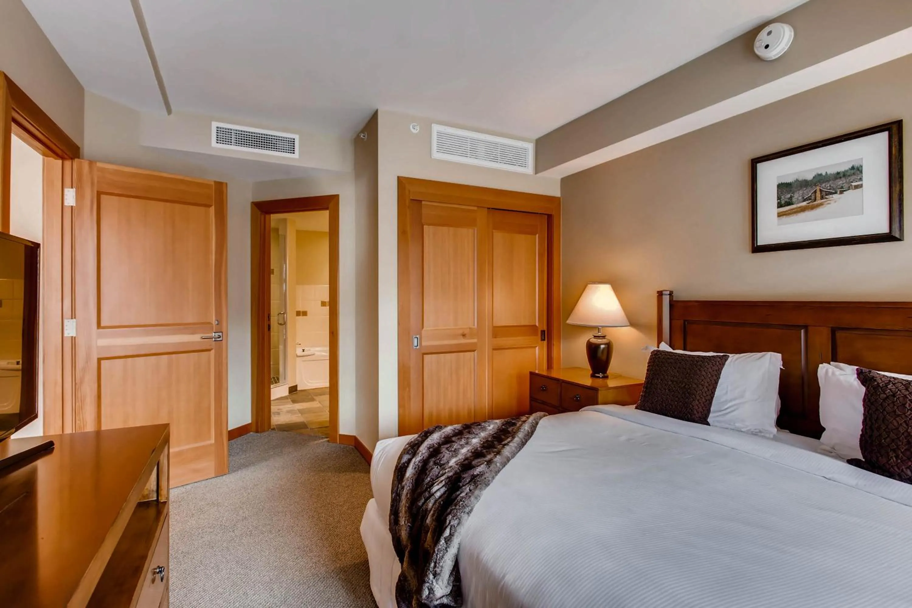 Bedroom in Capitol Peak Lodge, a Destination by Hyatt Residence