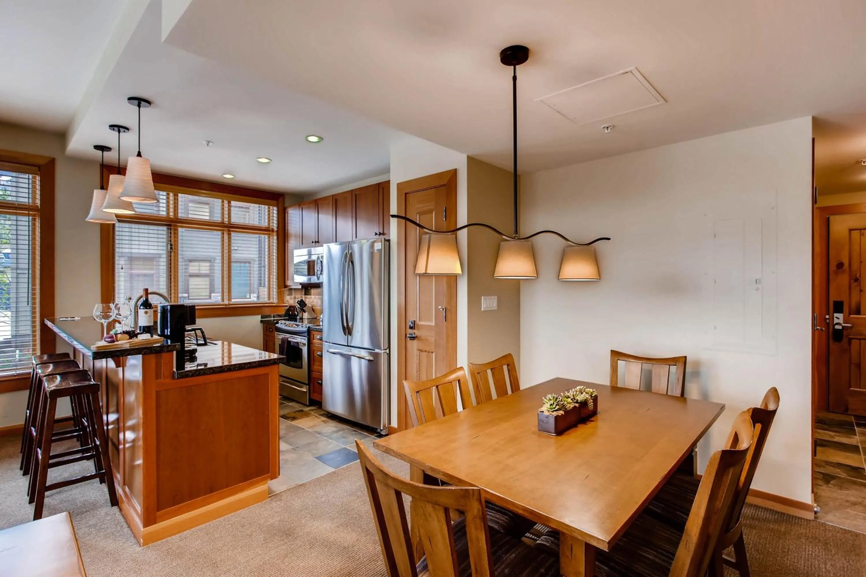 Dining Area in Capitol Peak Lodge, a Destination by Hyatt Residence