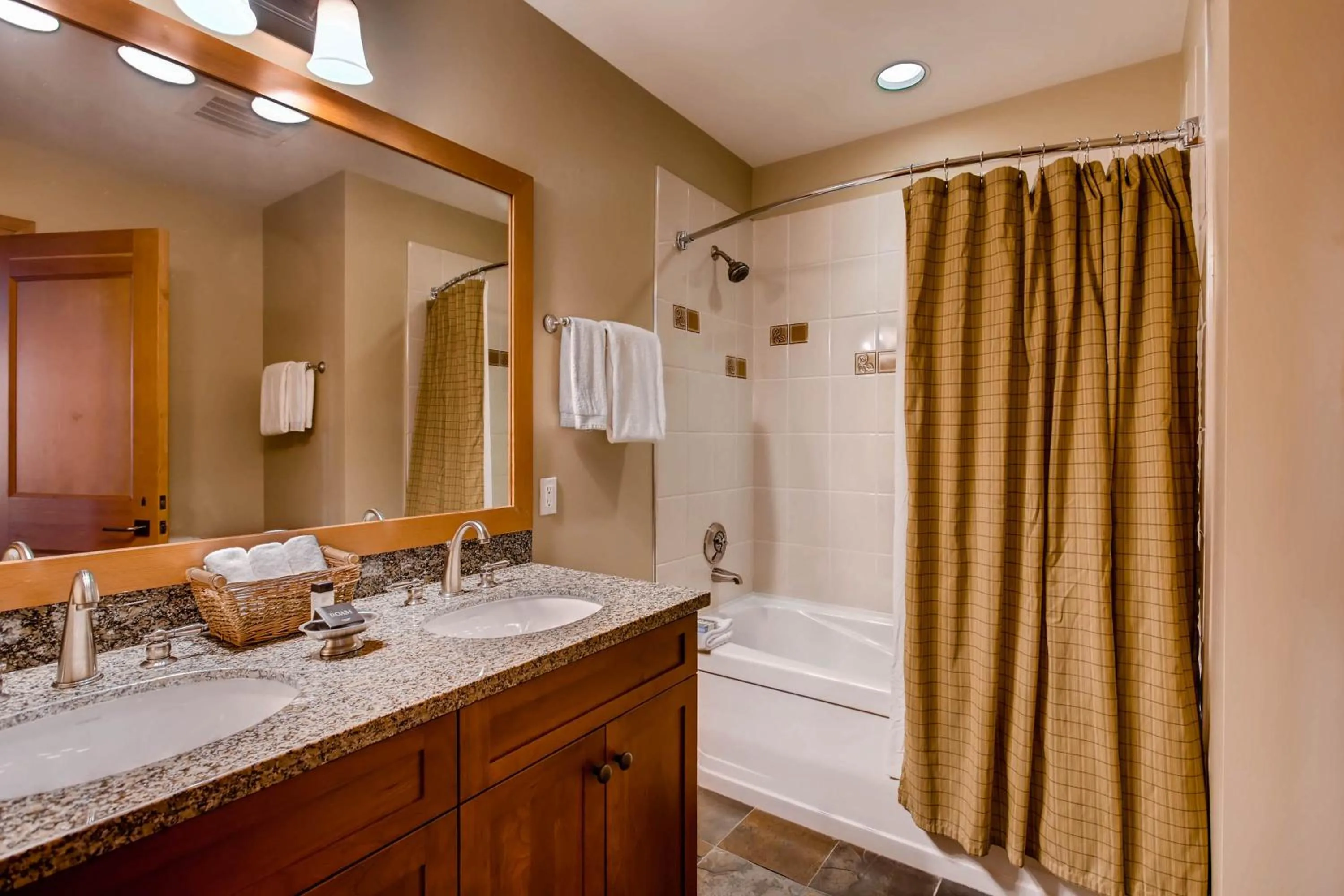 Bathroom in Capitol Peak Lodge, a Destination by Hyatt Residence