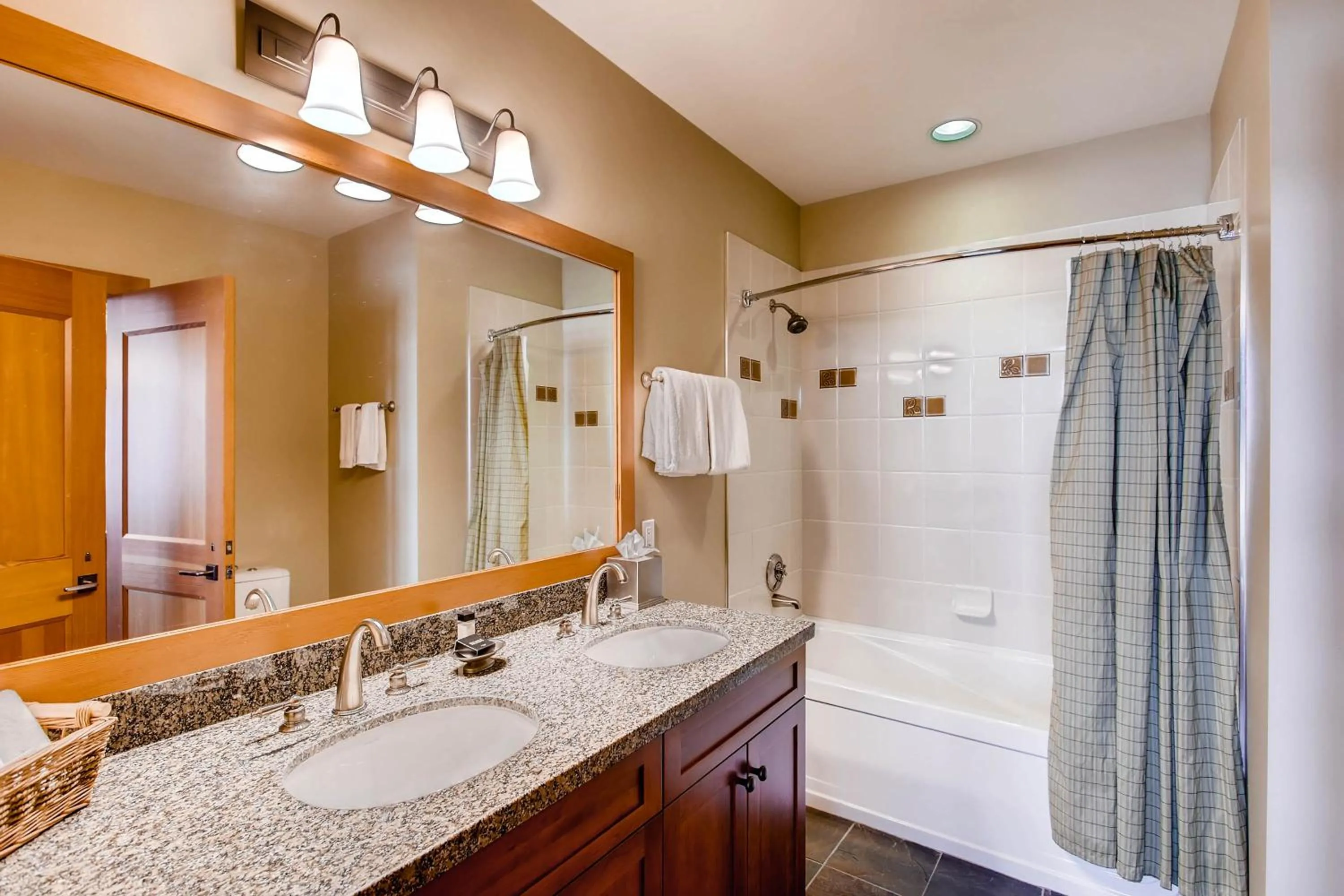 Bathroom in Capitol Peak Lodge, a Destination by Hyatt Residence