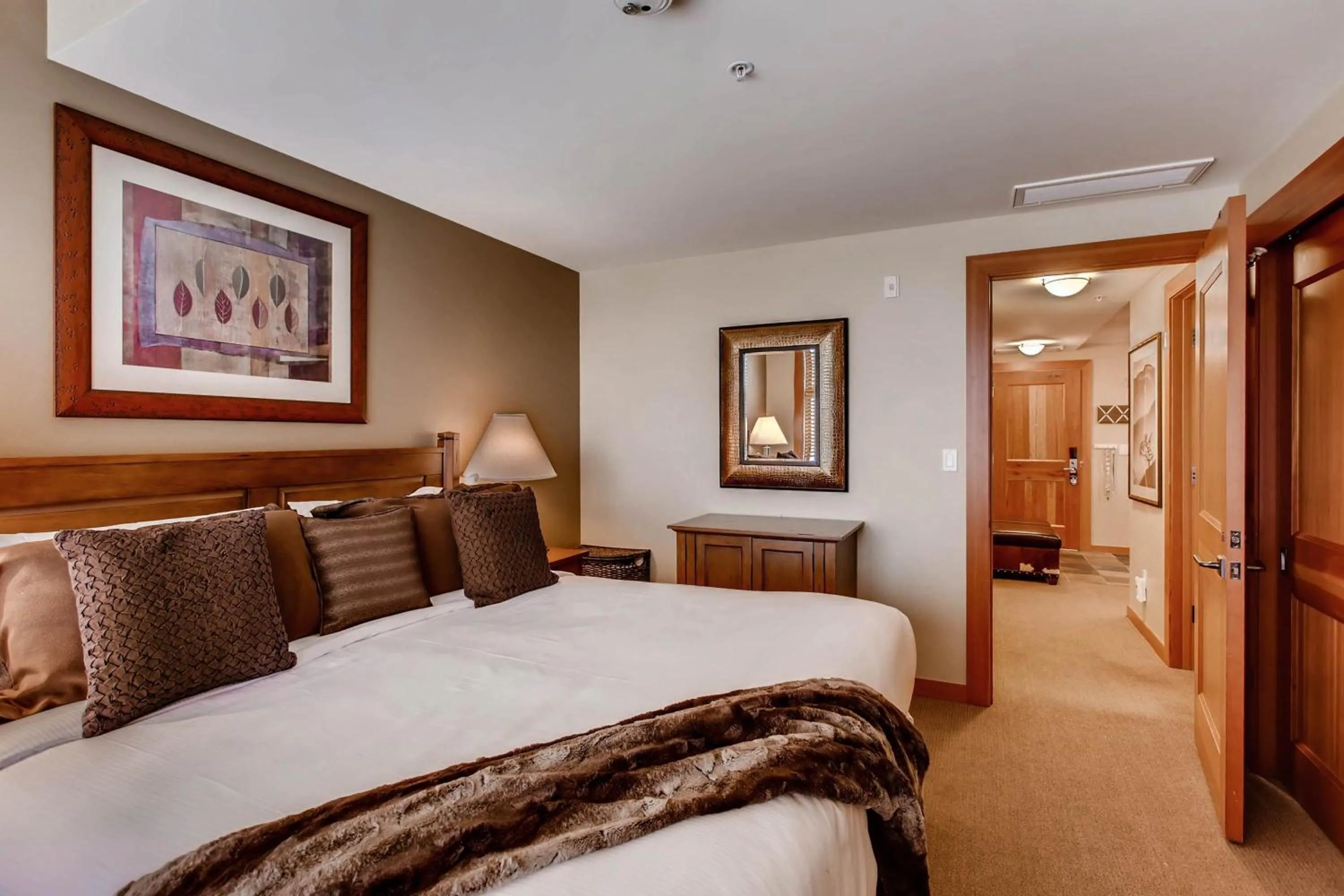 Bedroom in Capitol Peak Lodge, a Destination by Hyatt Residence