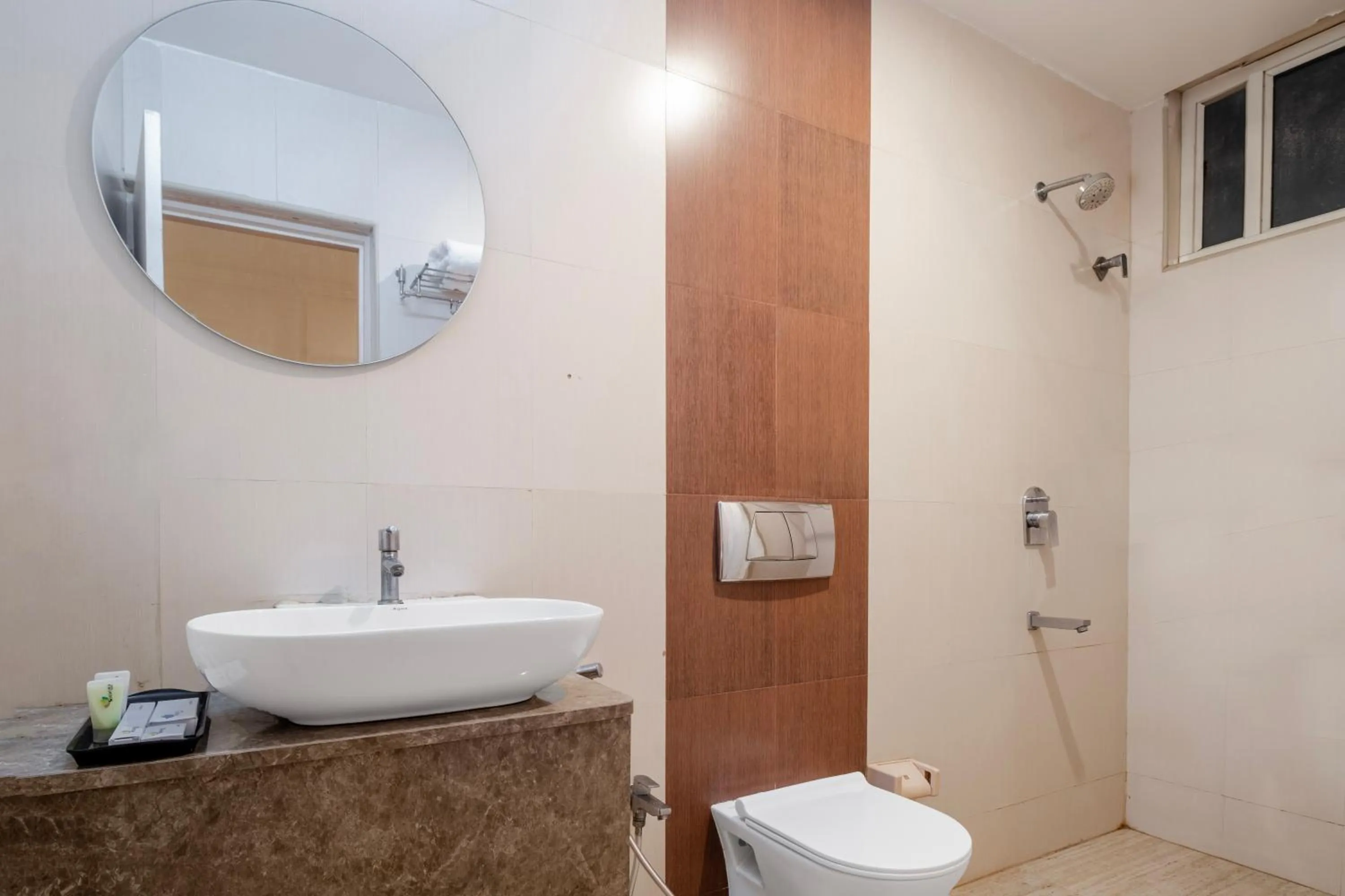 Bathroom in Hotel Seasons Inn