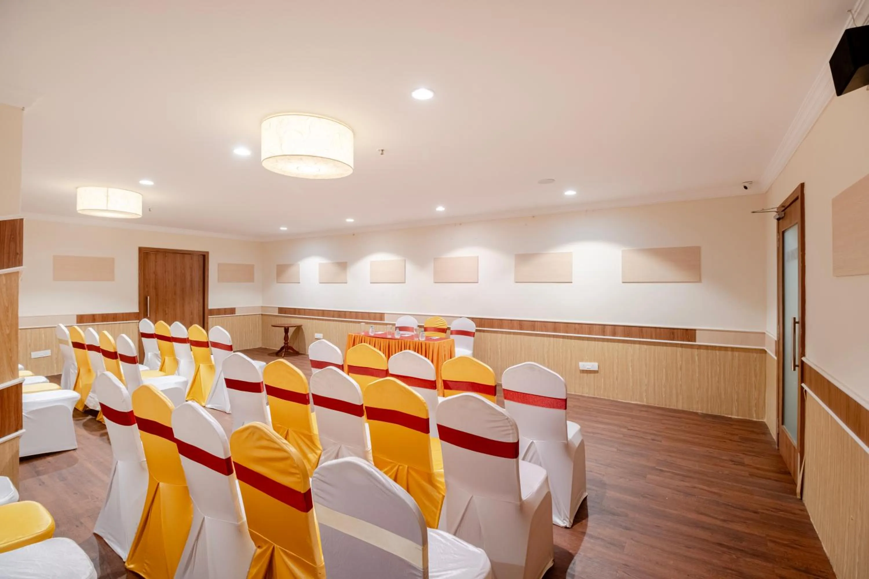Meeting/conference room in Hotel Seasons Inn