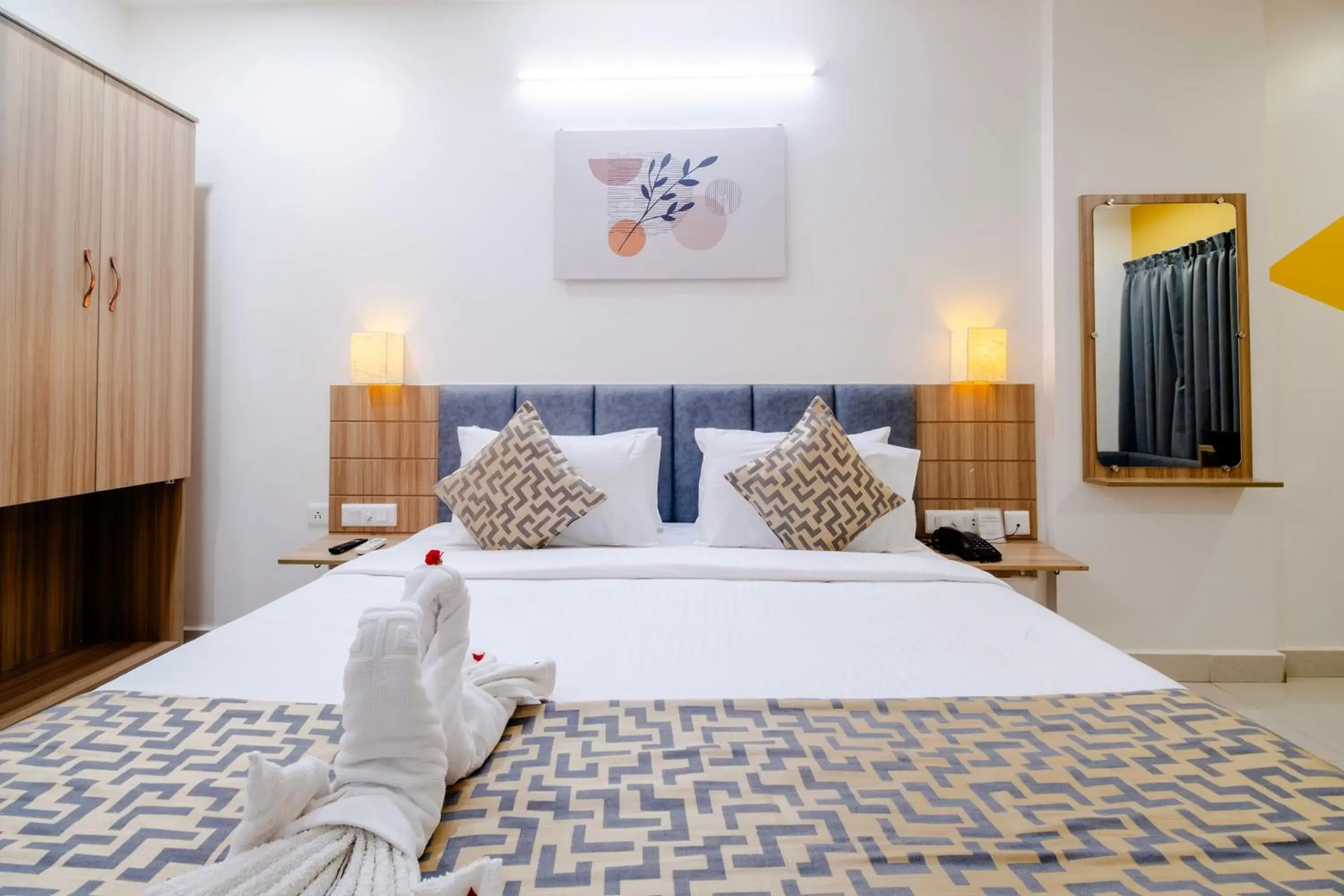 Bed in Hotel Seasons Inn Bed in Hotel Seasons Inn