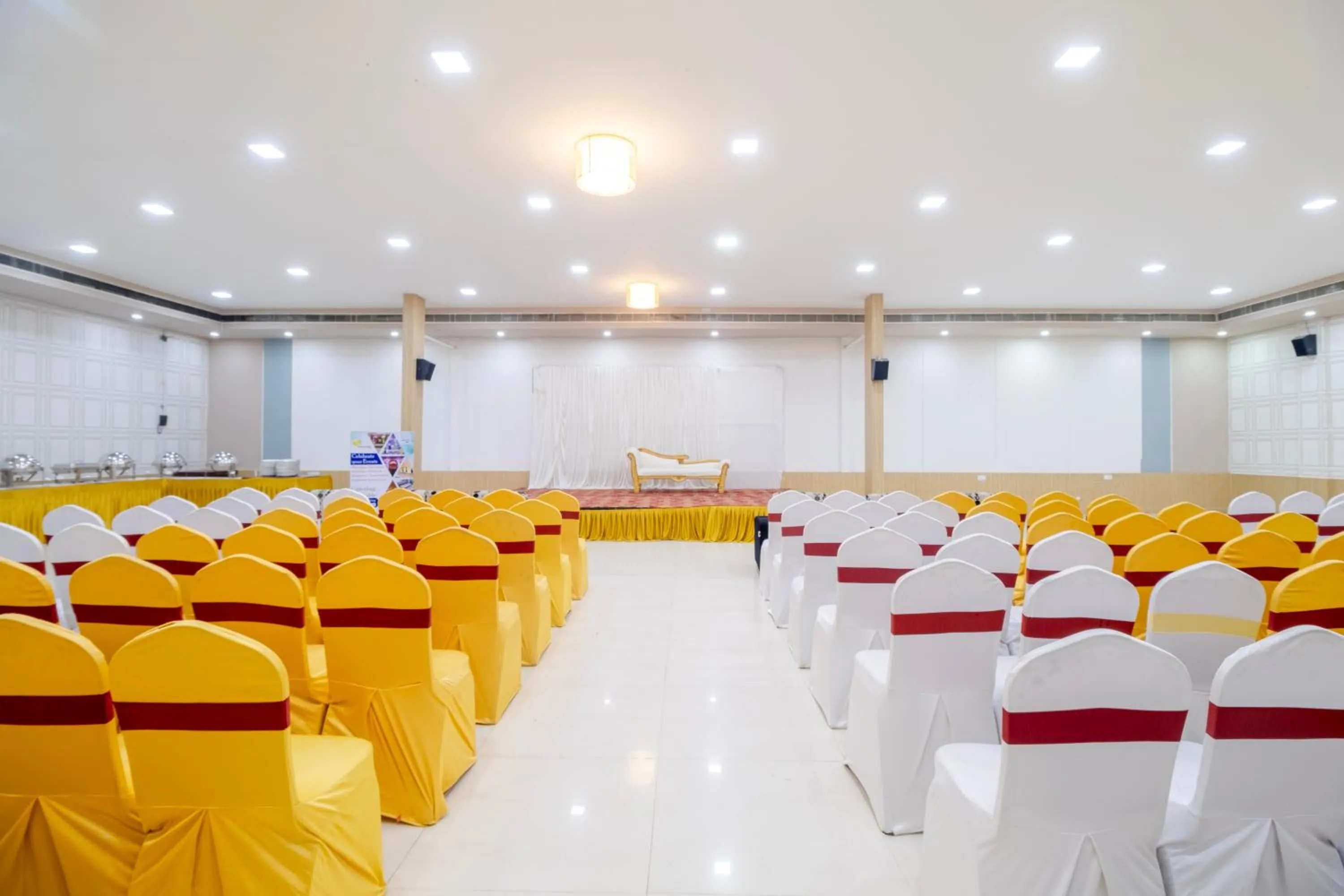 Meeting/conference room in Hotel Seasons Inn