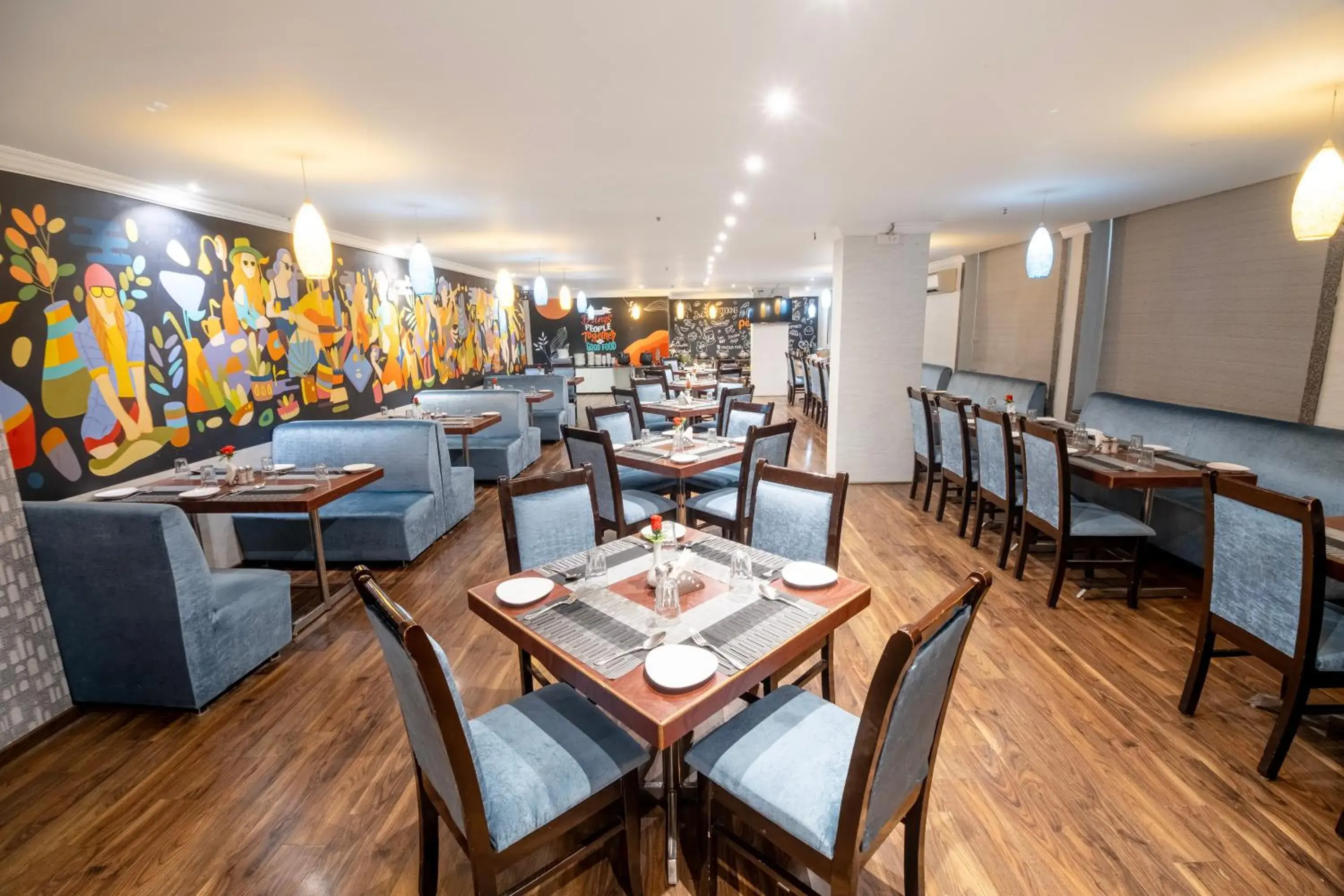 Restaurant/places to eat in Hotel Seasons Inn Restaurant/places to eat in Hotel Seasons Inn