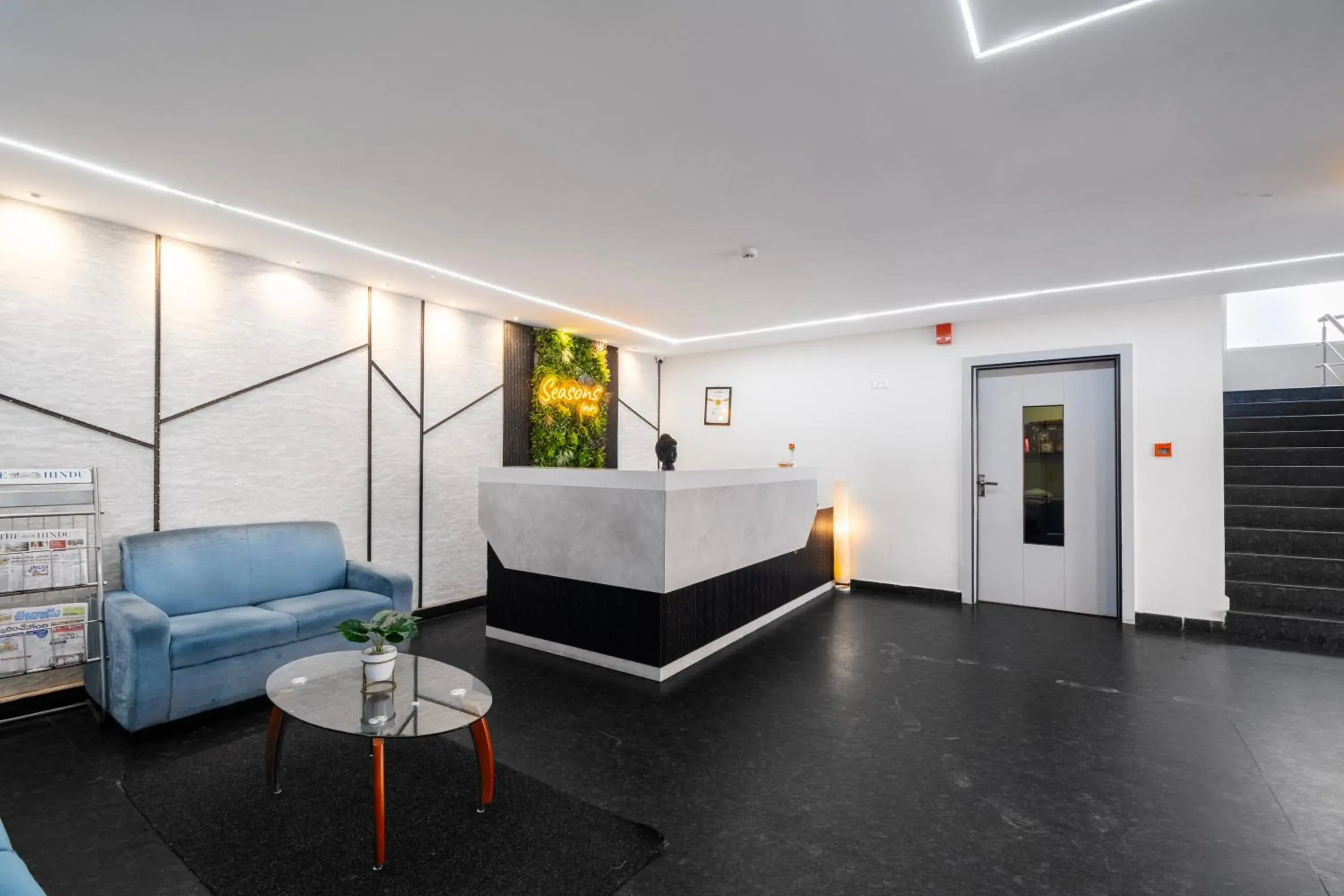 Lobby or reception in Hotel Seasons Inn Lobby or reception in Hotel Seasons Inn