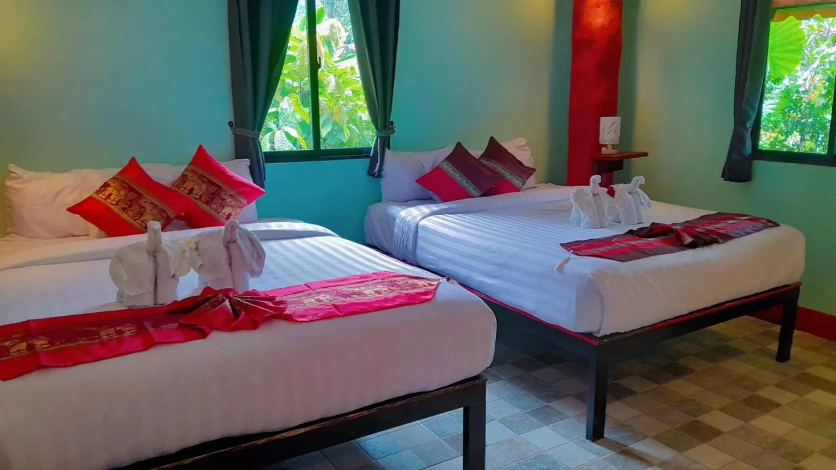 Bed in Khao Sok River & Jungle Resort