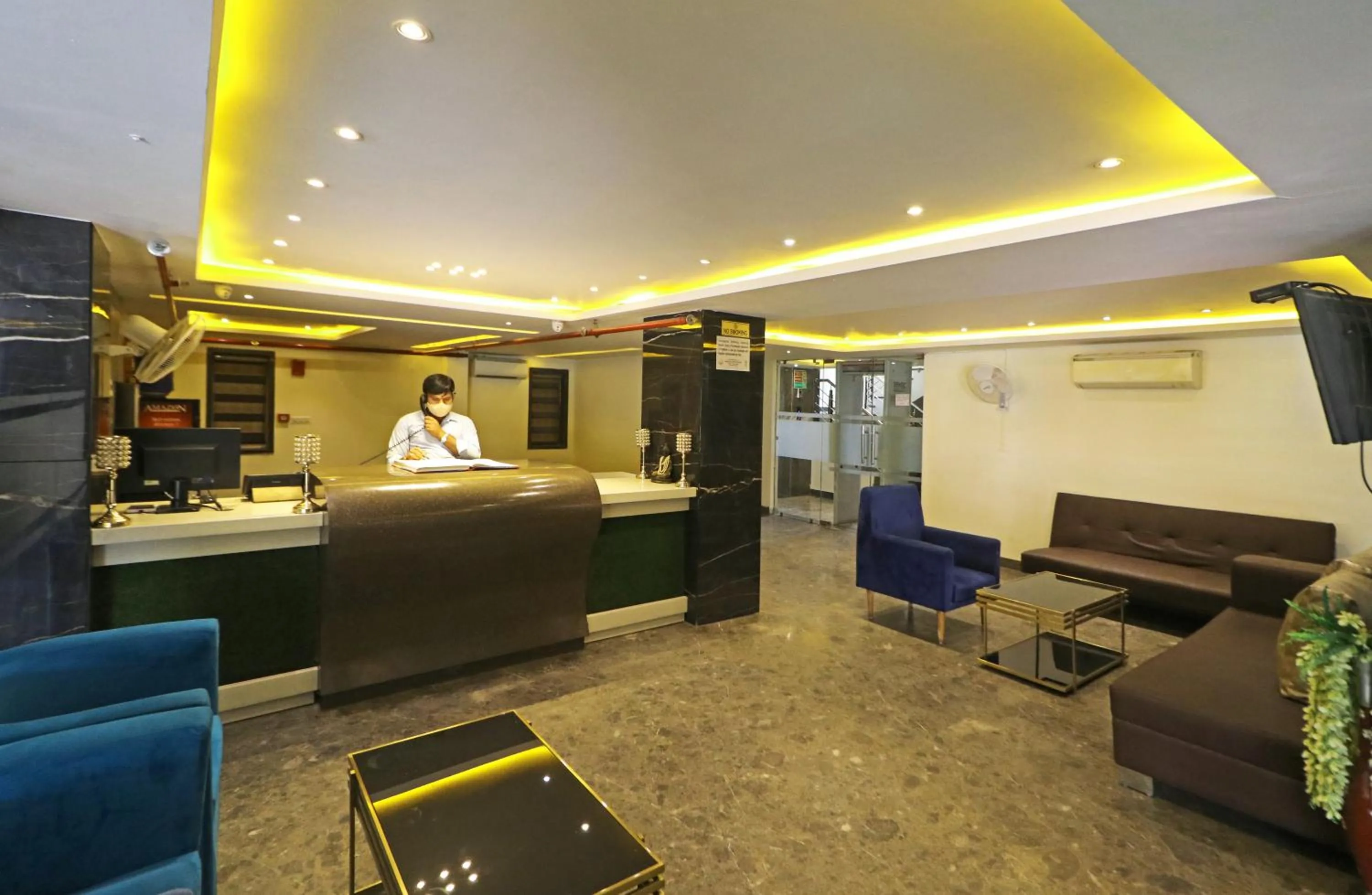 TV and multimedia in The IVY Grand Hotel - 5 Minutes from Connaught Place and New Delhi Railway Station With Free Secured Parking