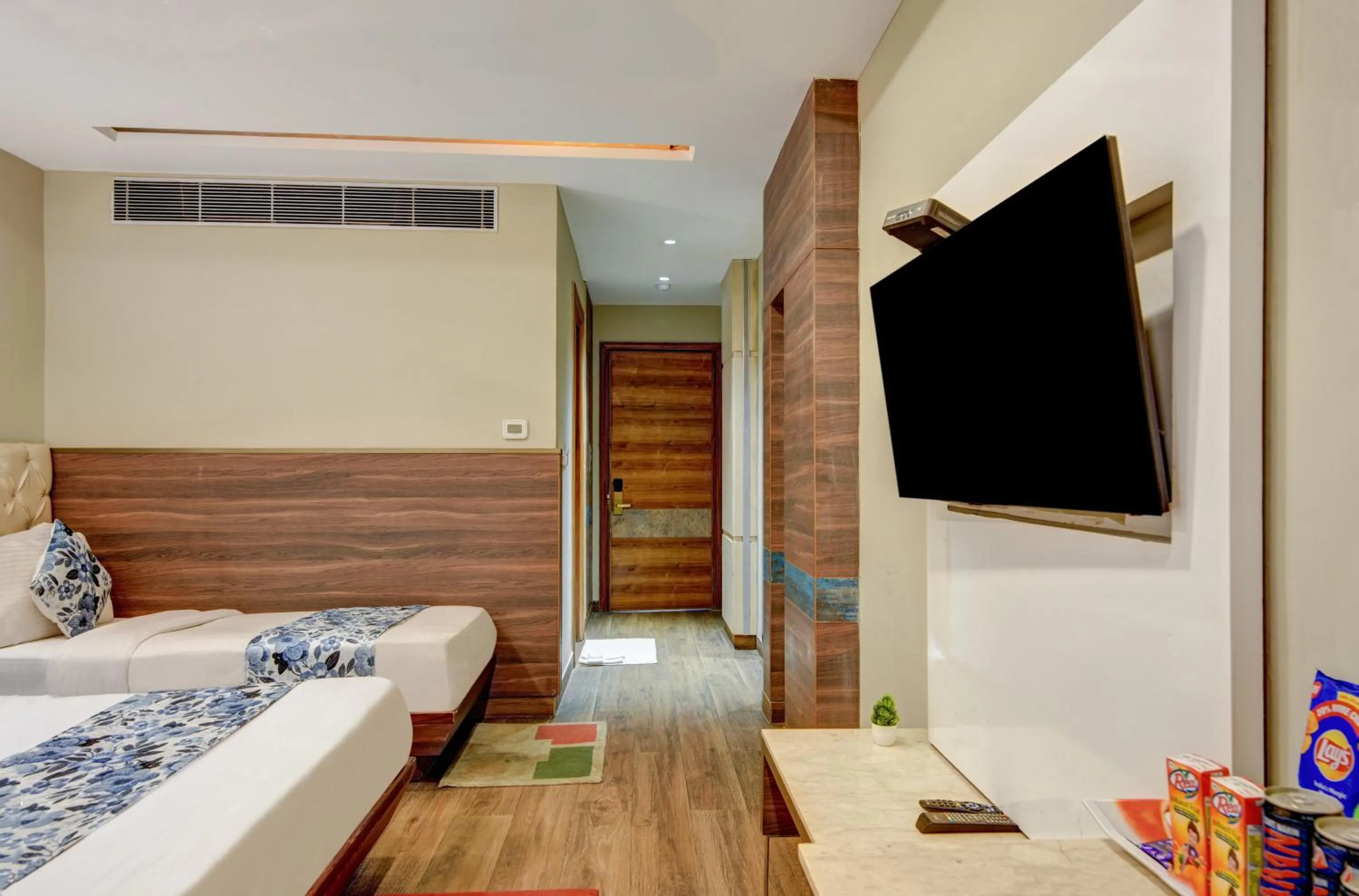 Evening entertainment, Bed in The IVY Grand Hotel - 5 Minutes from Connaught Place and New Delhi Railway Station With Free Secured Parking