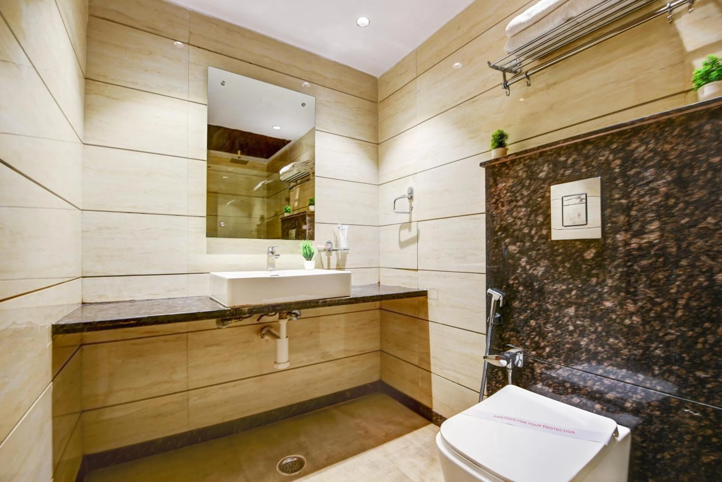 Bathroom in The IVY Grand Hotel - 5 Minutes from Connaught Place and New Delhi Railway Station With Free Secured Parking