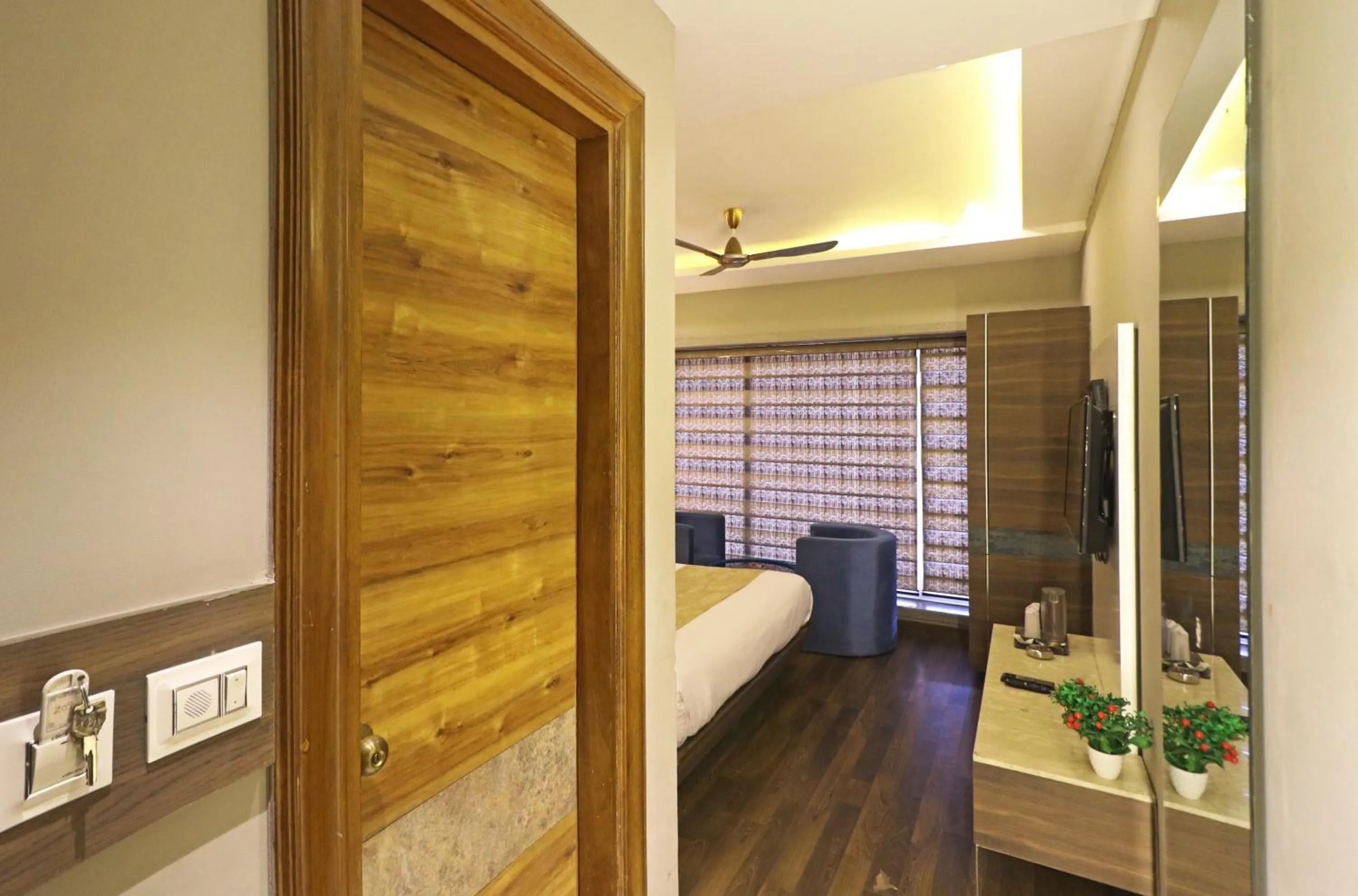 TV and multimedia, Bed in The IVY Grand Hotel - 5 Minutes from Connaught Place and New Delhi Railway Station With Free Secured Parking