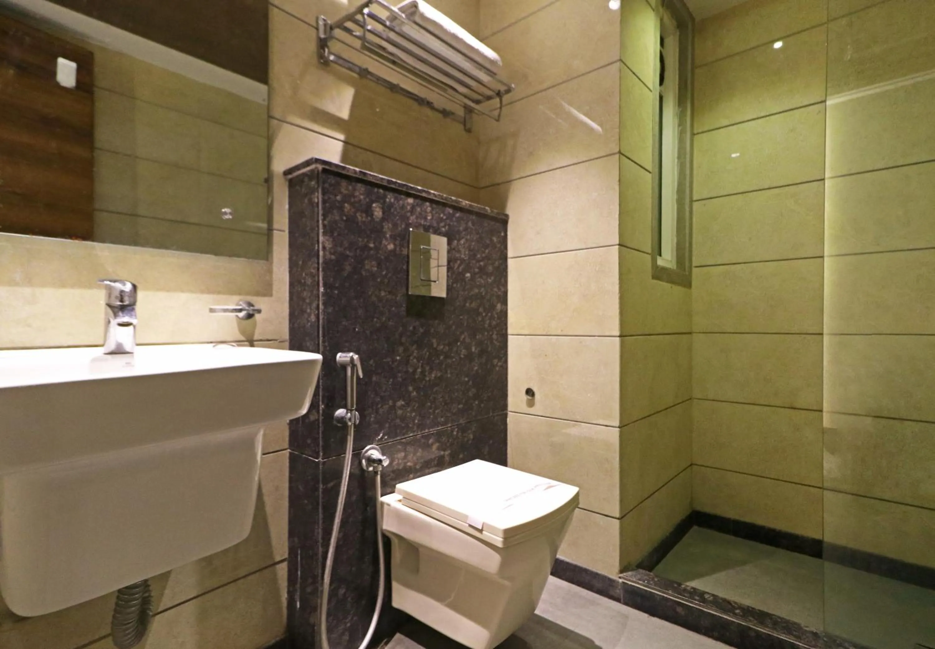 Shower in The IVY Grand Hotel - 5 Minutes from Connaught Place and New Delhi Railway Station With Free Secured Parking