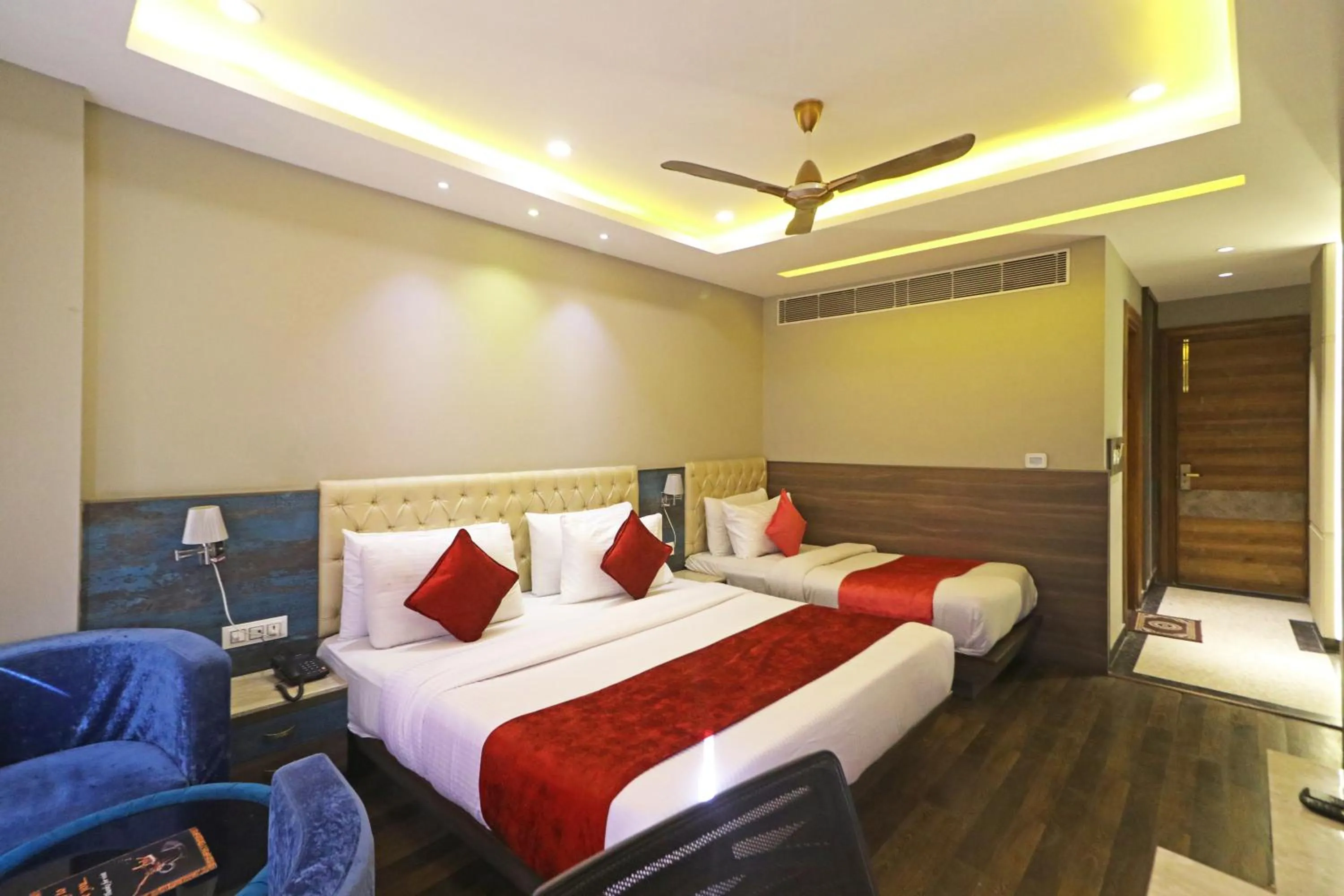 TV and multimedia, Bed in The IVY Grand Hotel - 5 Minutes from Connaught Place and New Delhi Railway Station With Free Secured Parking