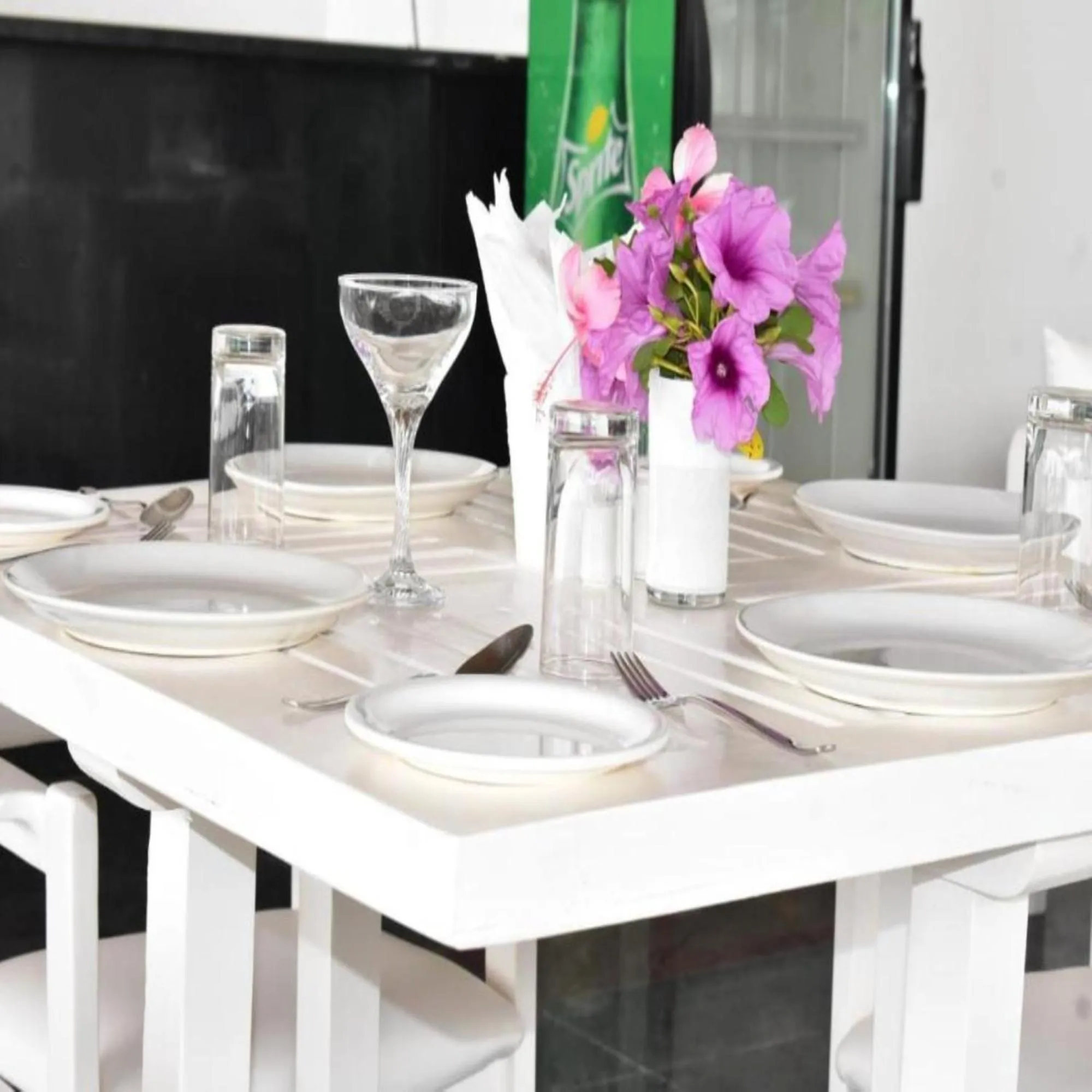 Dining area in Lillywoods Zac Beach Resort, Calangute