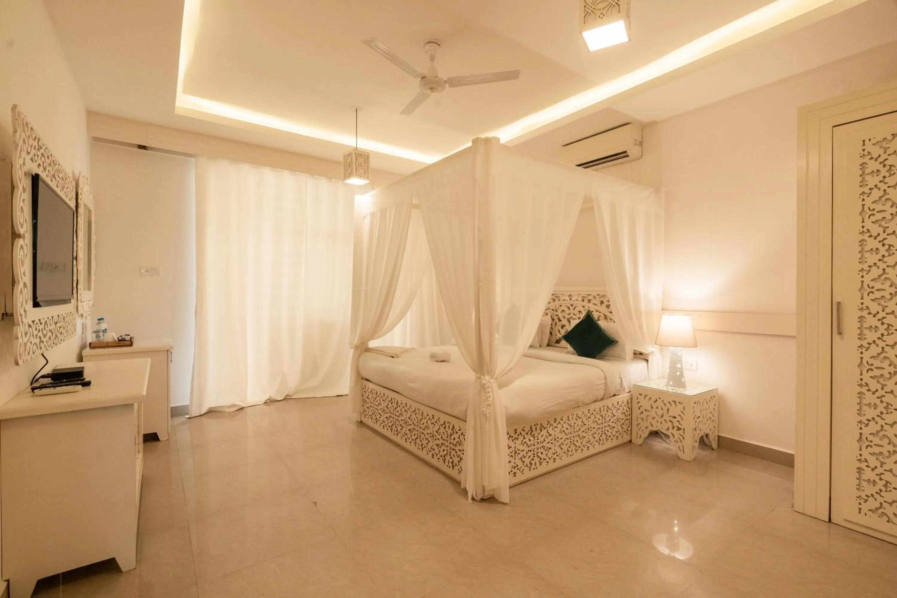 Photo of the whole room in Lillywoods Zac Beach Resort, Calangute