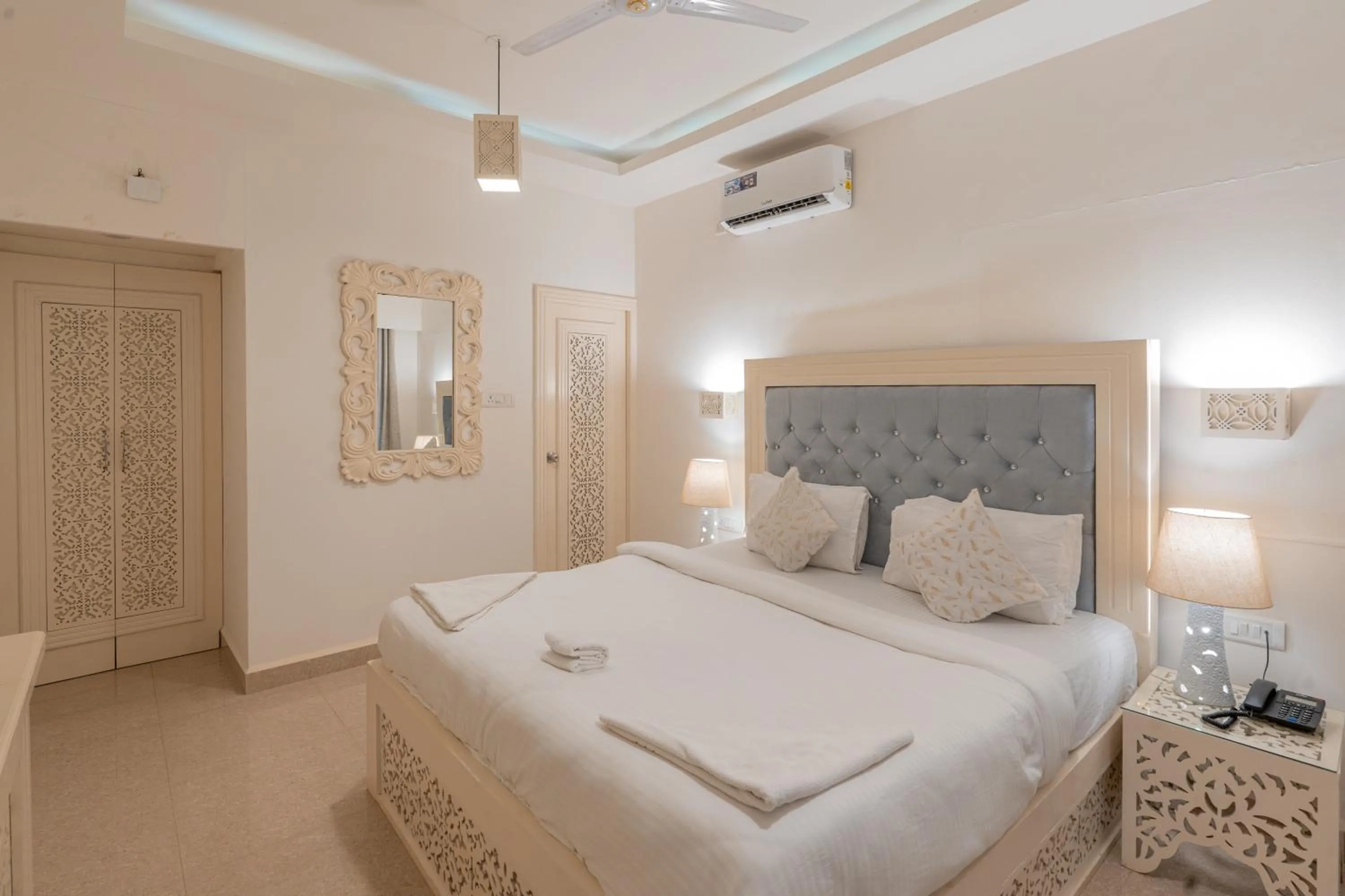 Photo of the whole room in Lillywoods Zac Beach Resort, Calangute