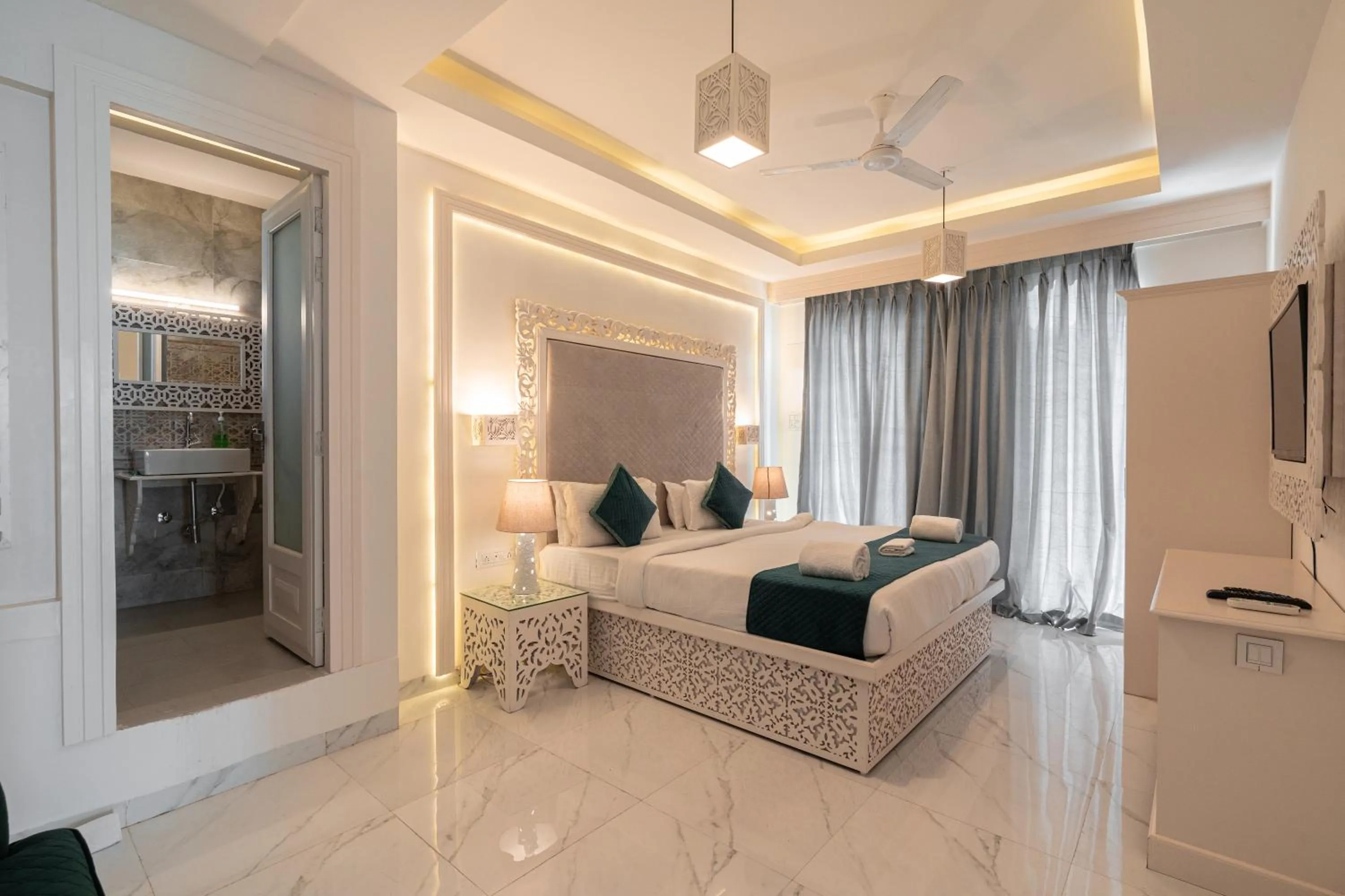 Photo of the whole room in Lillywoods Zac Beach Resort, Calangute