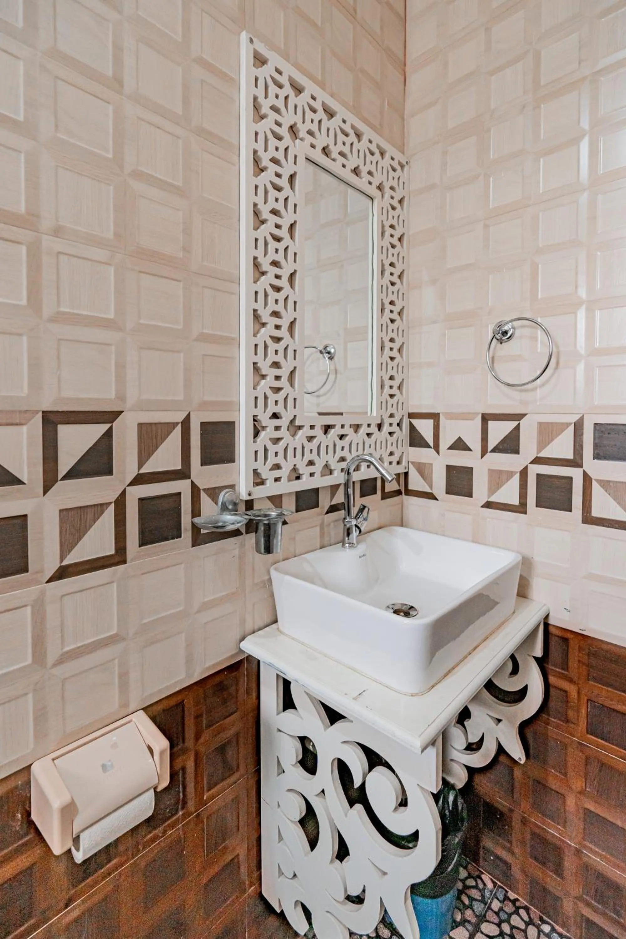 Bathroom in Lillywoods Zac Beach Resort, Calangute