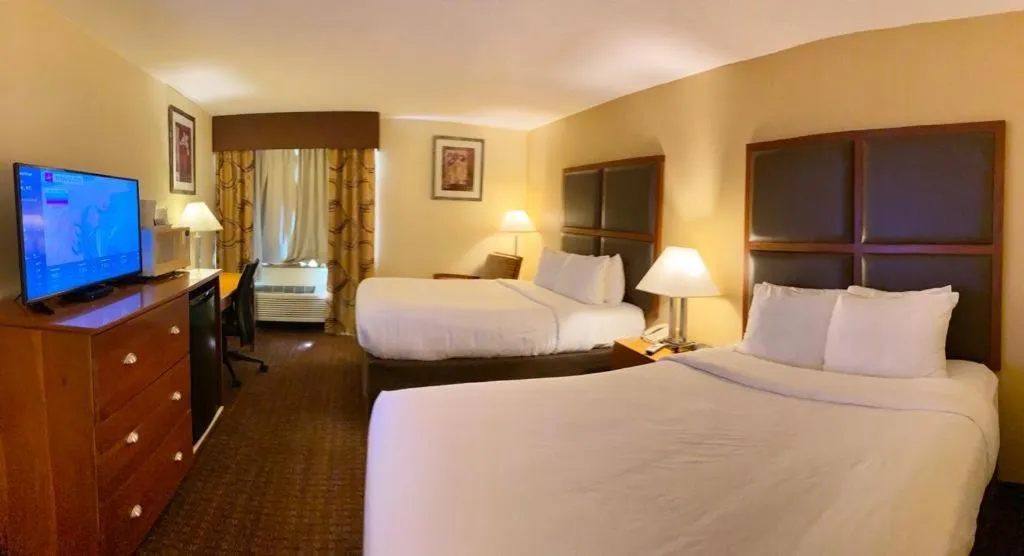 Photo of the whole room, Bed in Ocotillo Inn