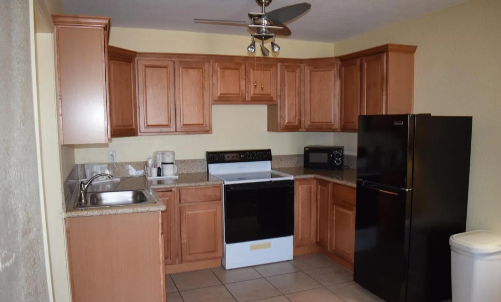 Kitchen or kitchenette in Ocotillo Inn