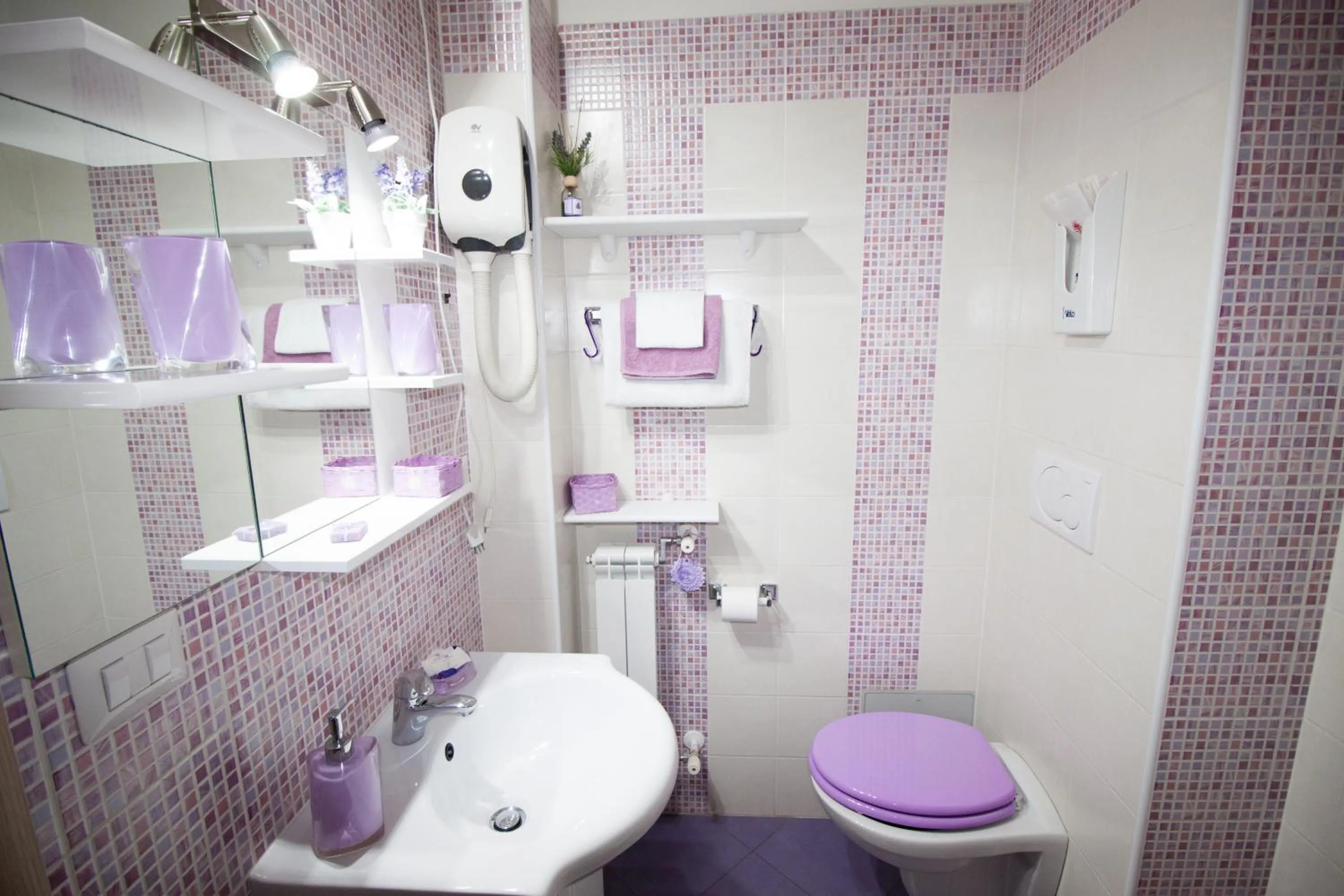 Shower in Green Line