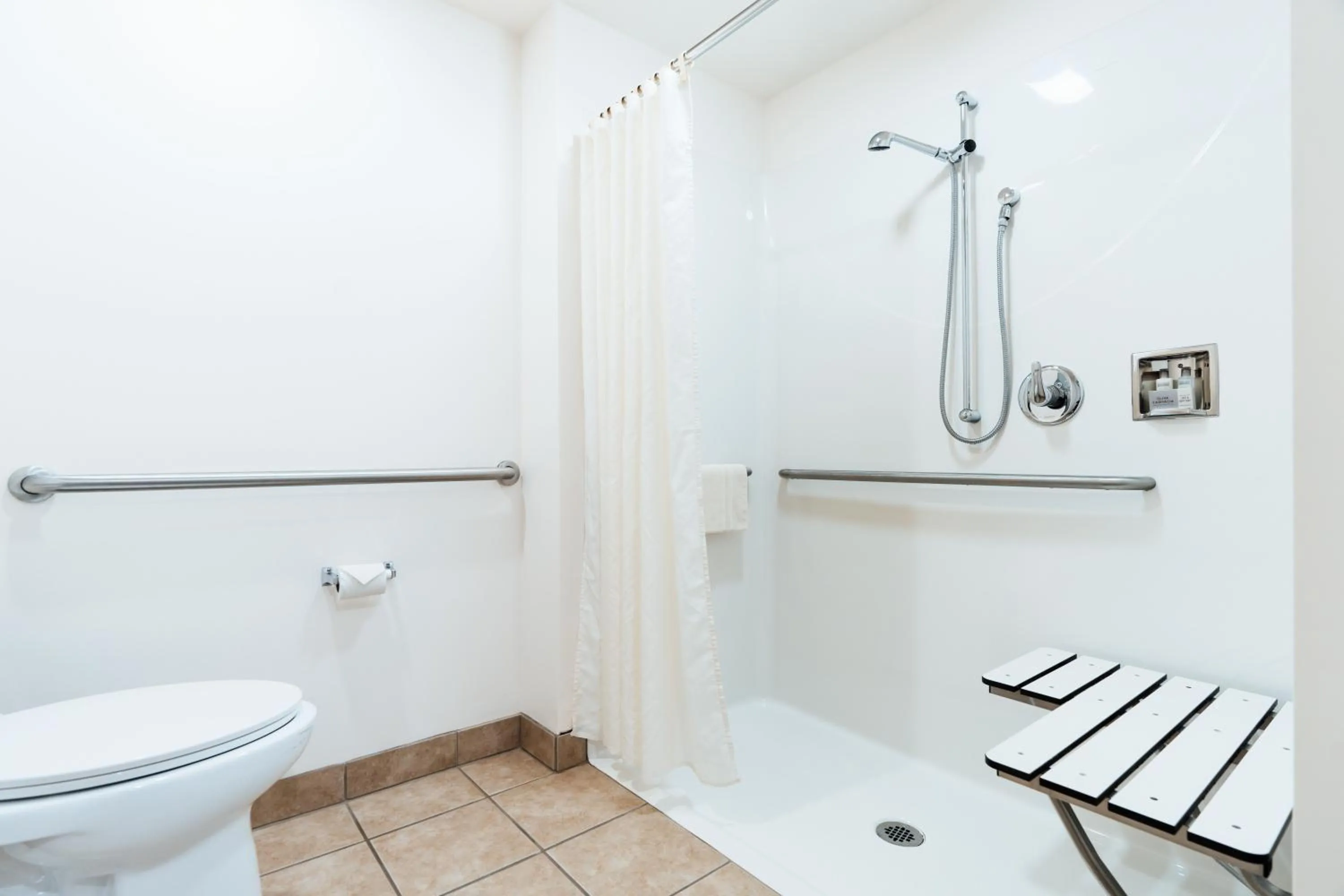 Shower in Yankee Clipper Motel