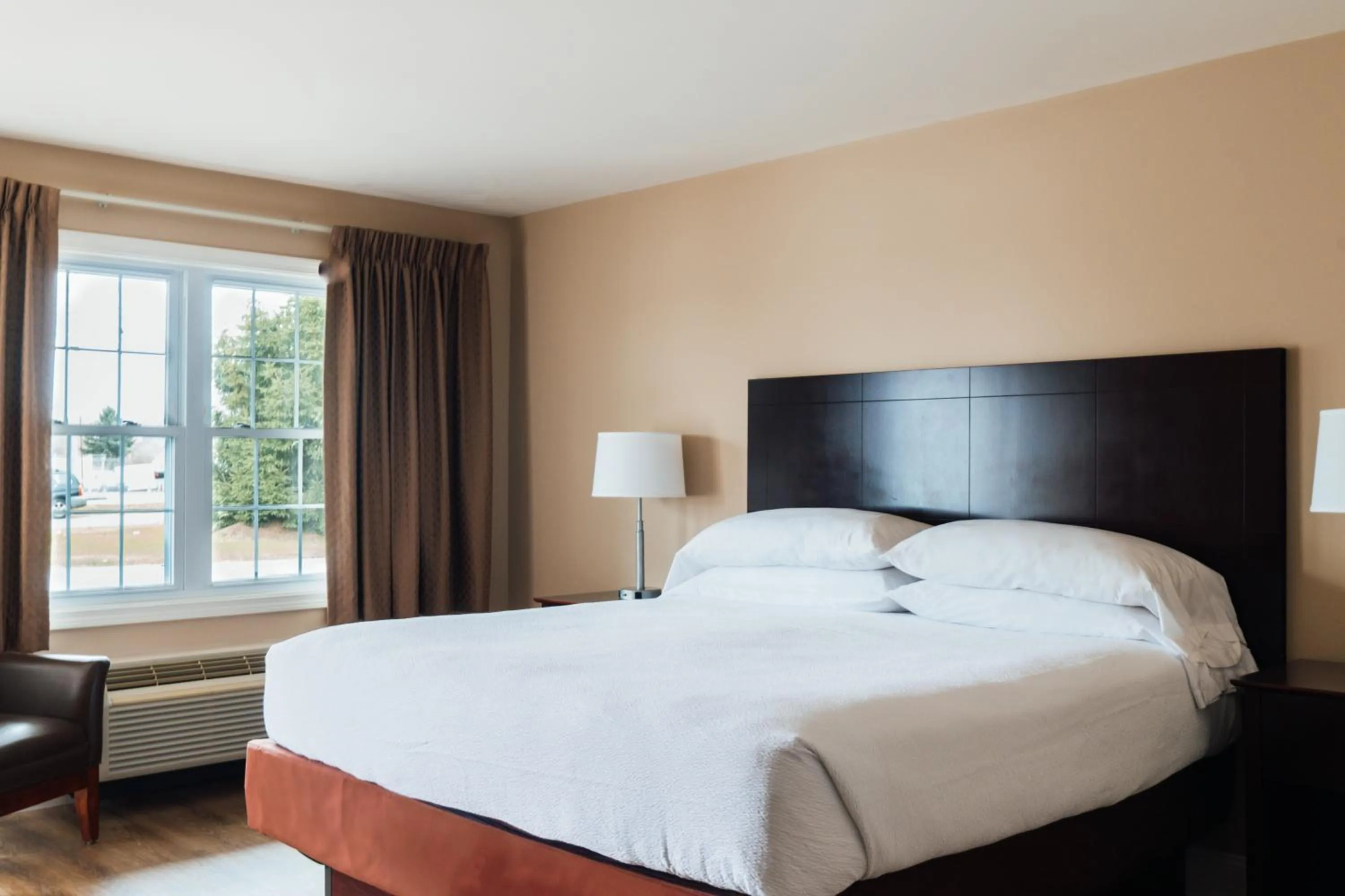 Bed in Yankee Clipper Motel