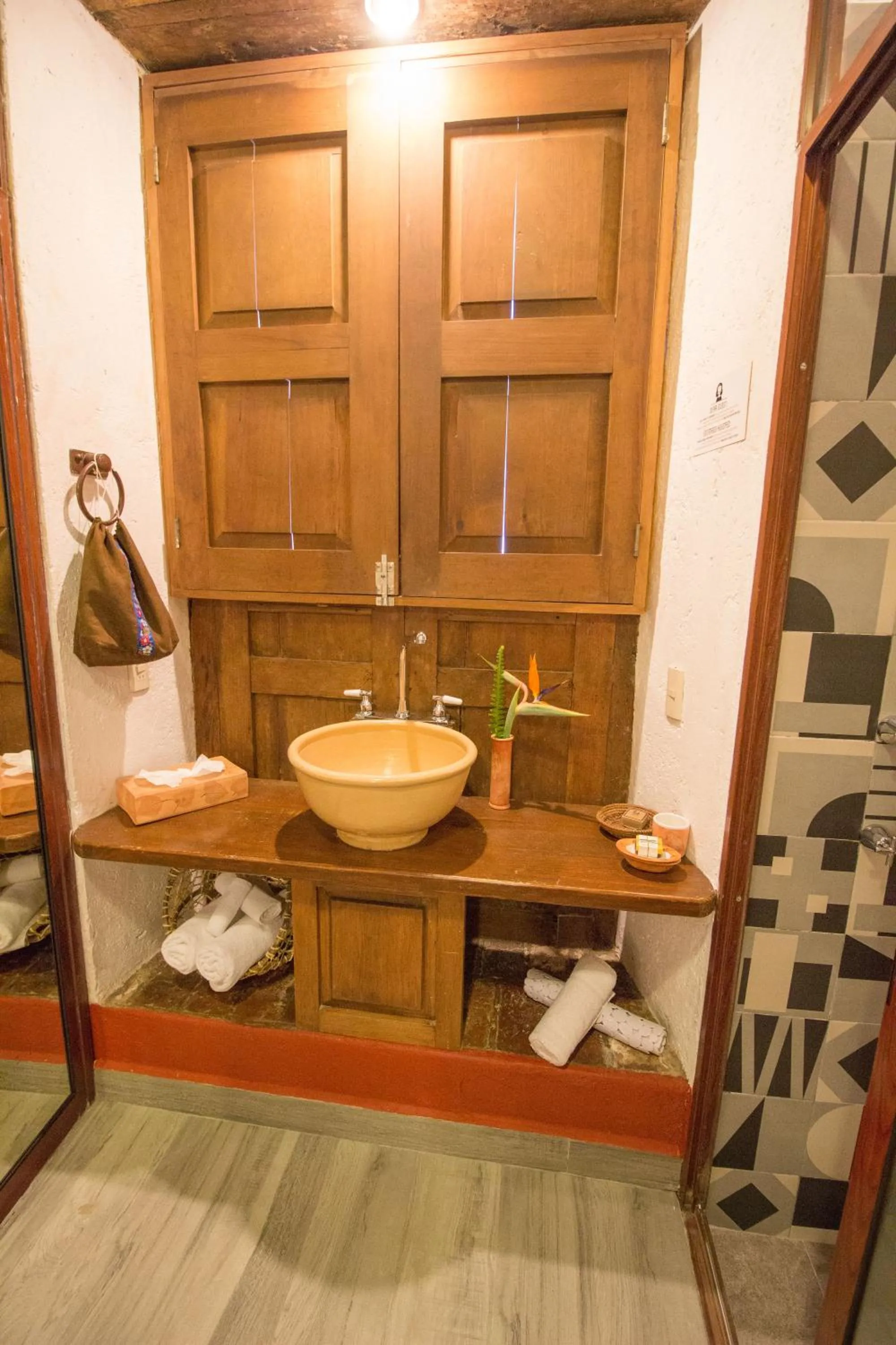 Shower in Mesón De Leyendas Breakfast & Downtown