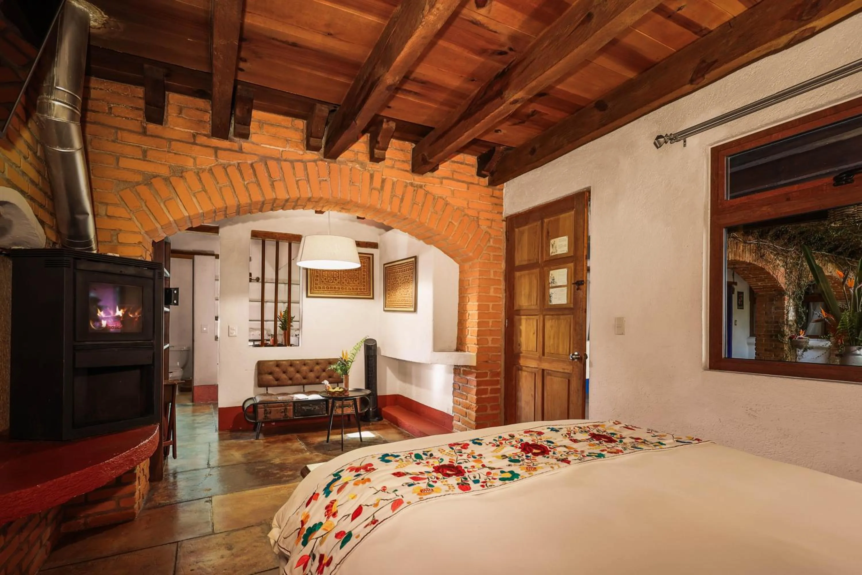 Bed in Mesón De Leyendas Breakfast & Downtown