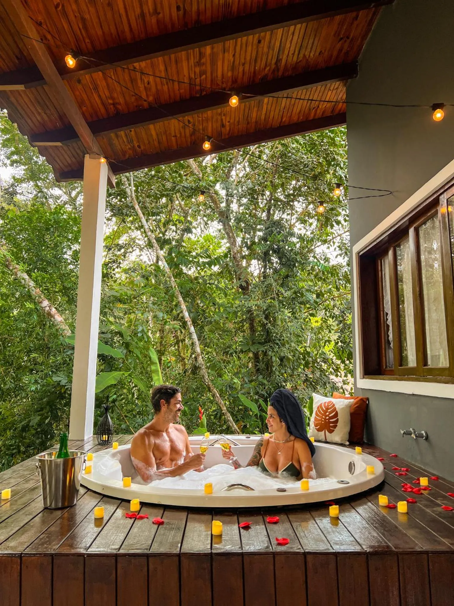 Hot Tub in Chalés Pura Vida