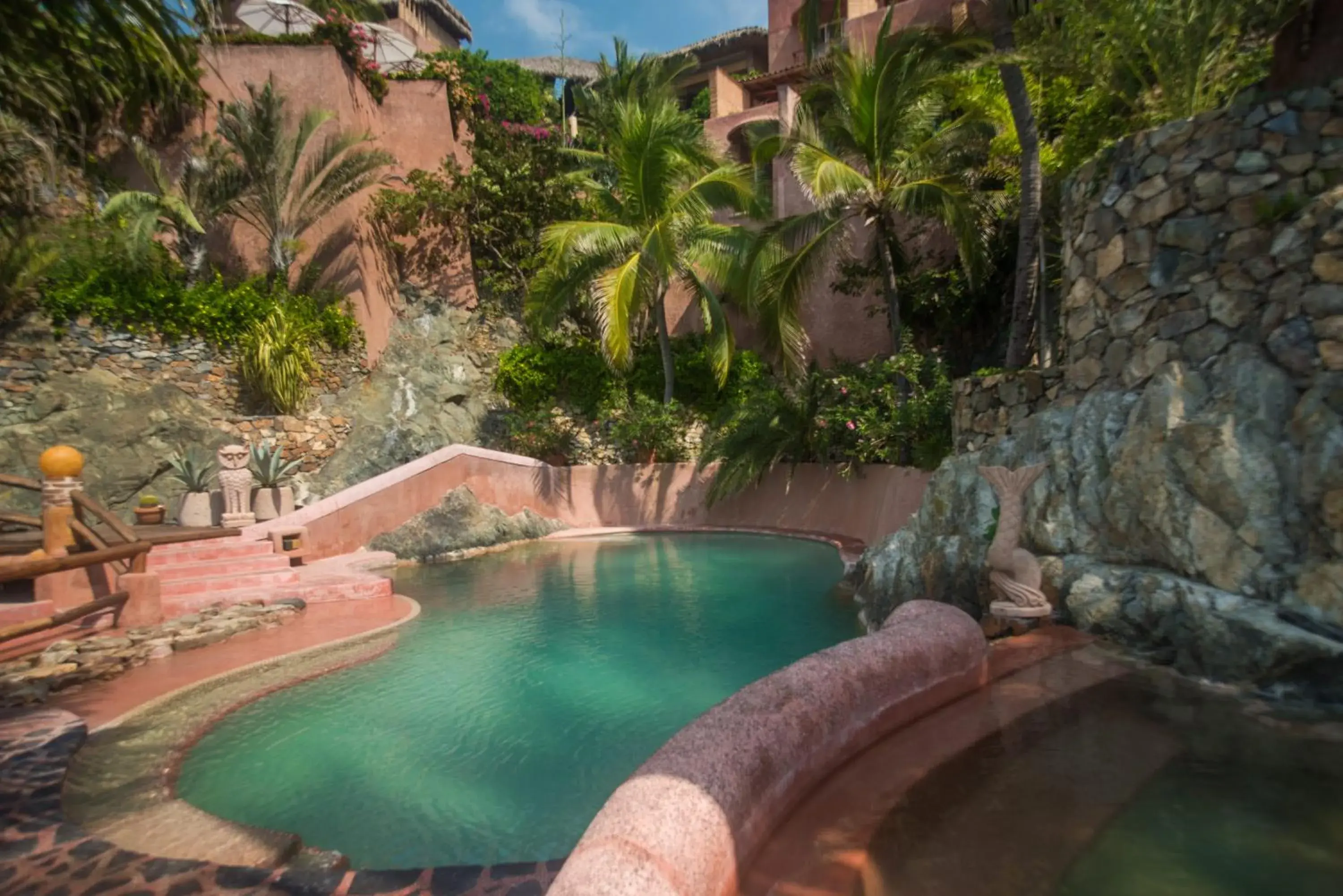 Swimming pool in La Casa Que Canta Swimming pool in La Casa Que Canta