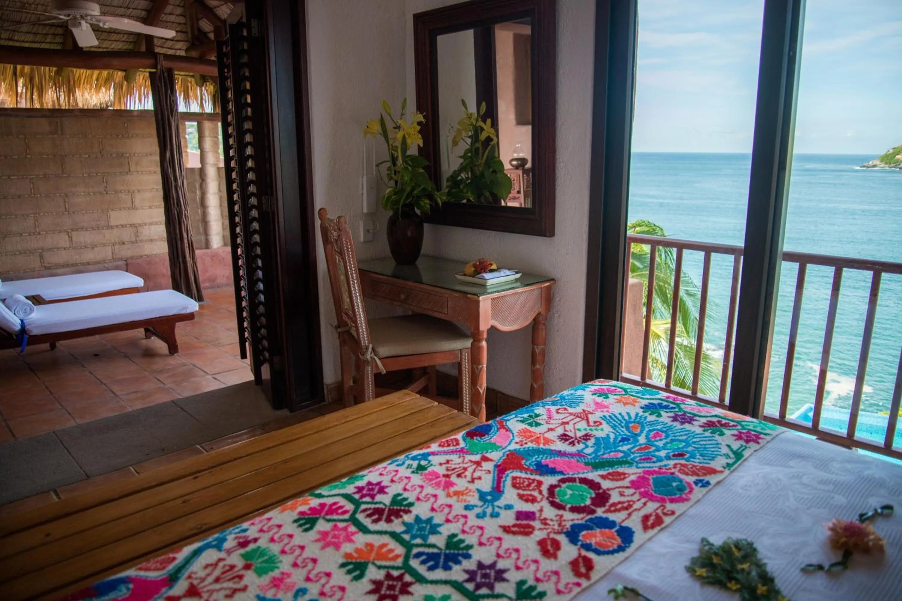 Photo of the whole room, Bed in La Casa Que Canta