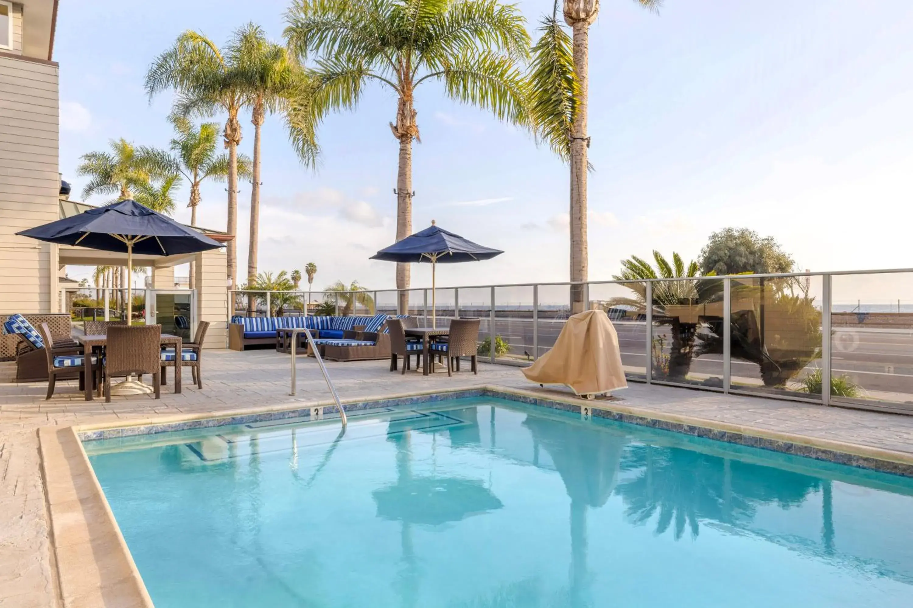 Swimming pool in Hilton Vacation Club Riviera Beach & Shores Swimming pool in Hilton Vacation Club Riviera Beach & Shores