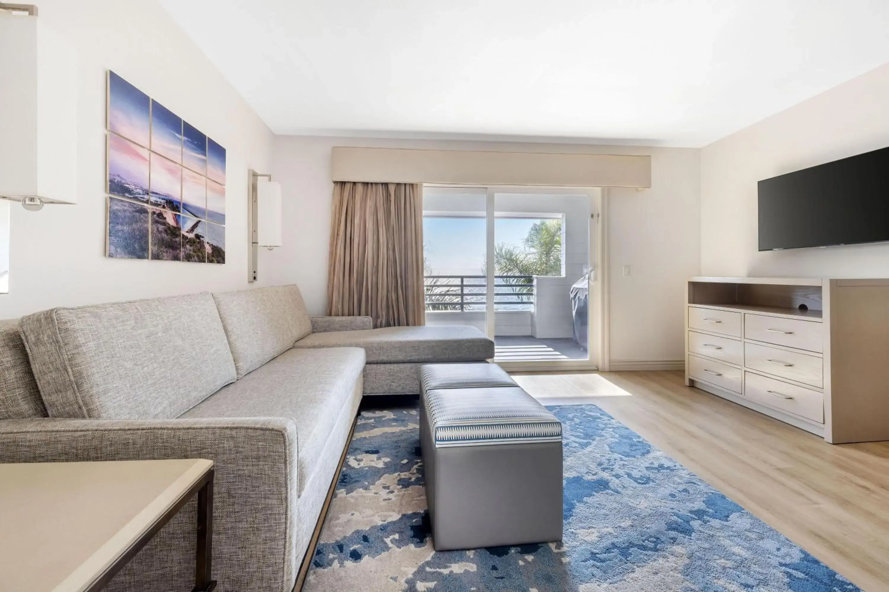 Living room in Hilton Vacation Club Riviera Beach & Shores Living room in Hilton Vacation Club Riviera Beach & Shores